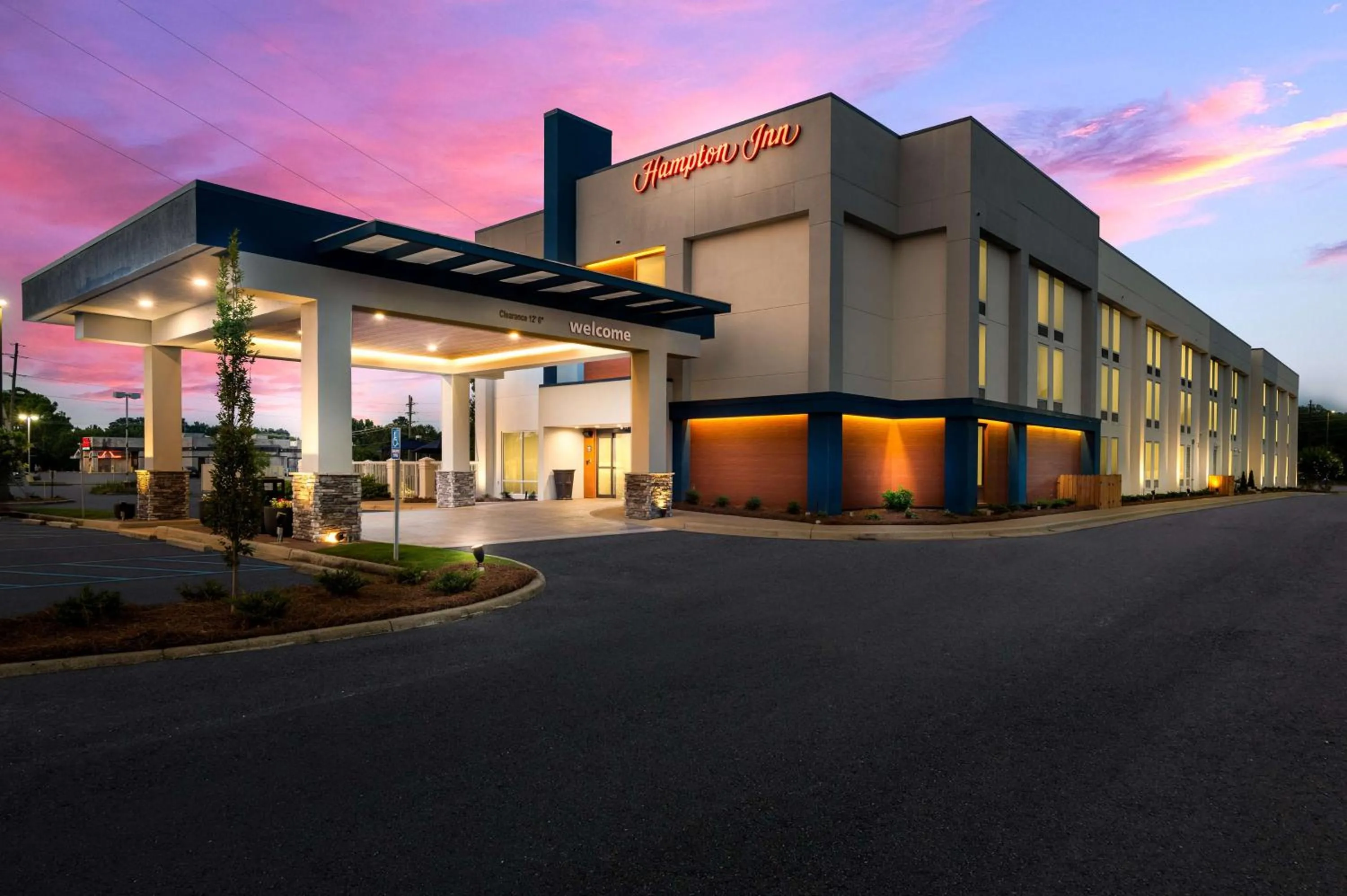 Property building in Hampton Inn Gadsden