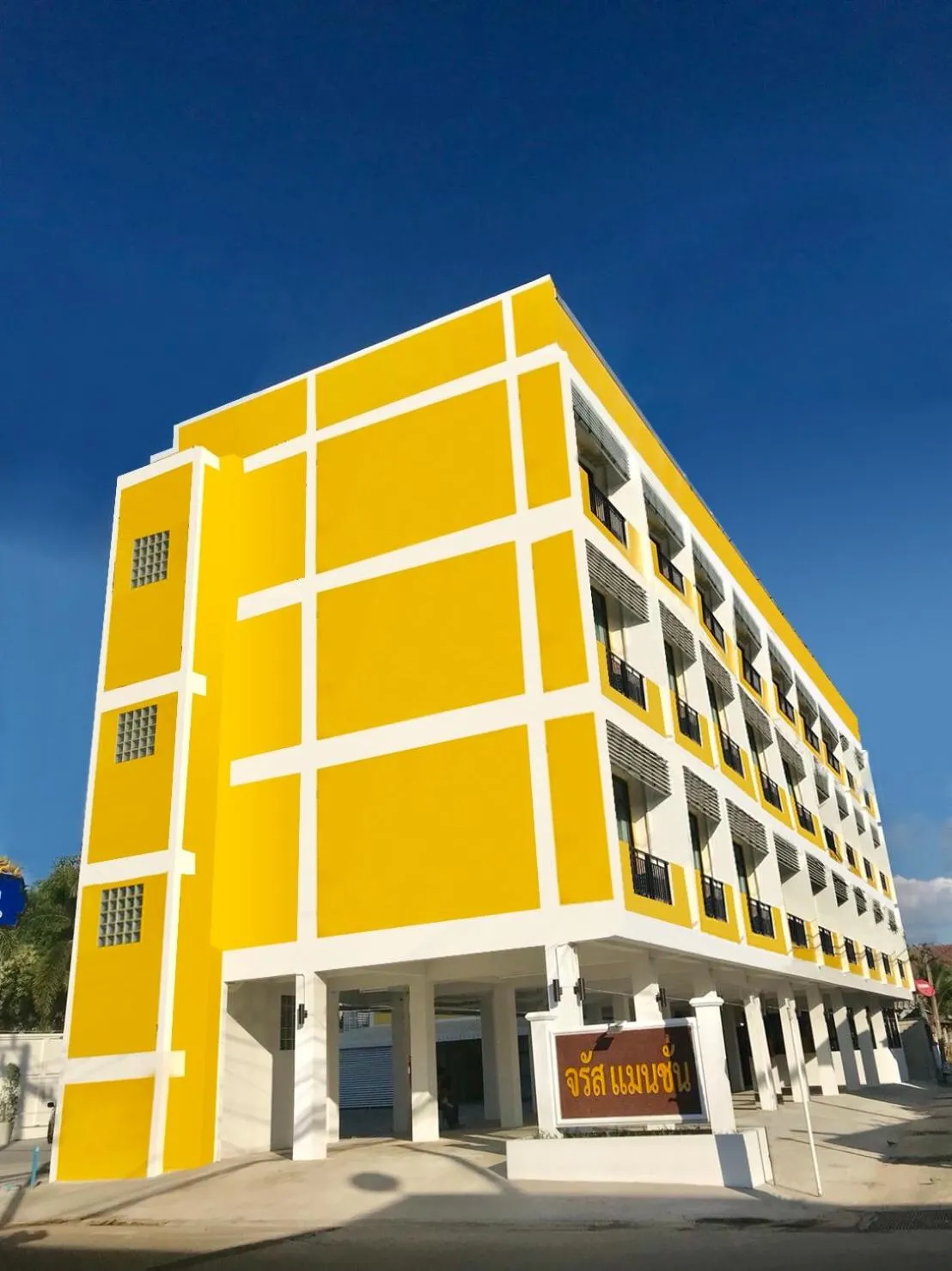 Jarat Mansion