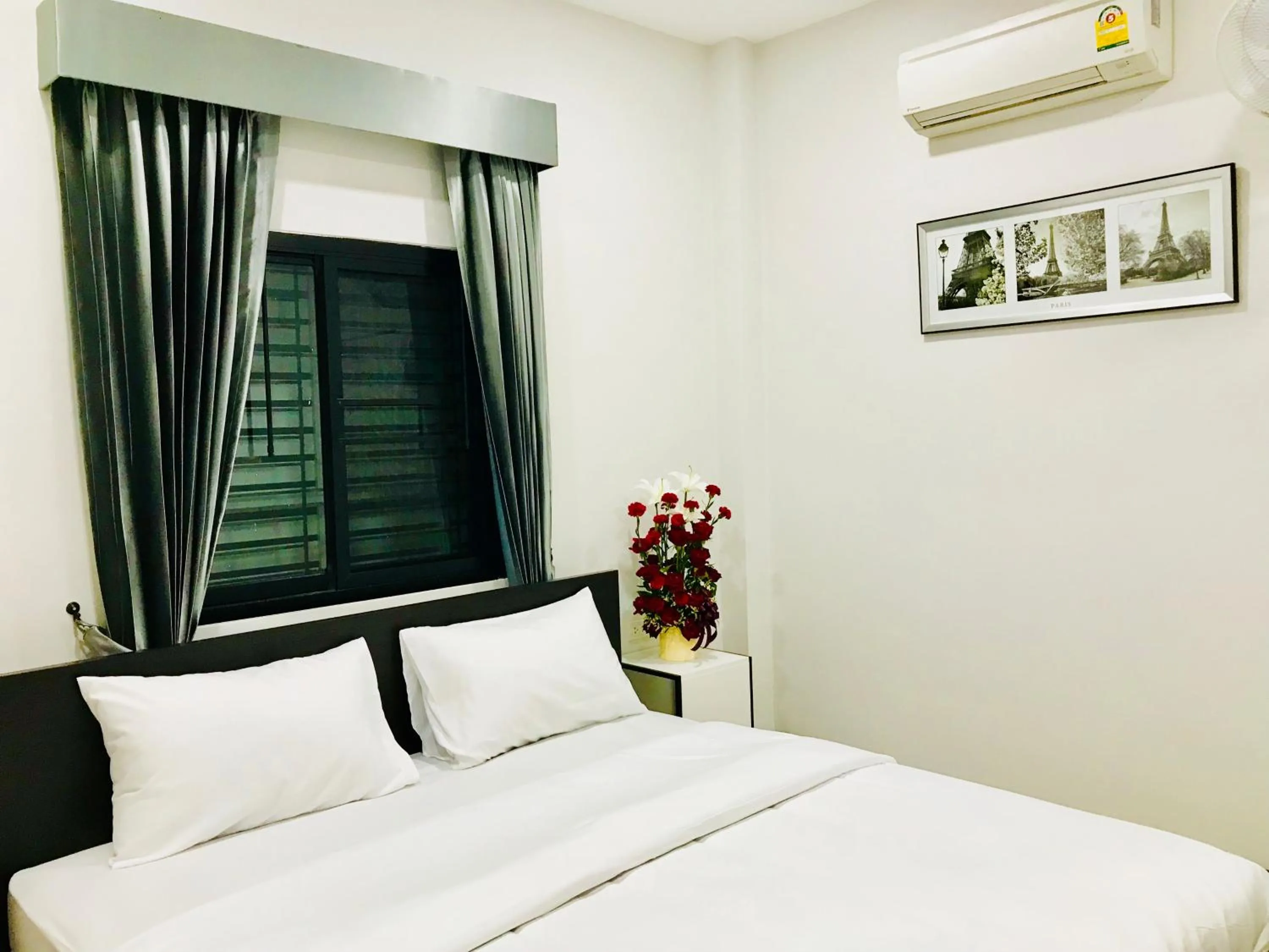 Bed in Jarat Mansion
