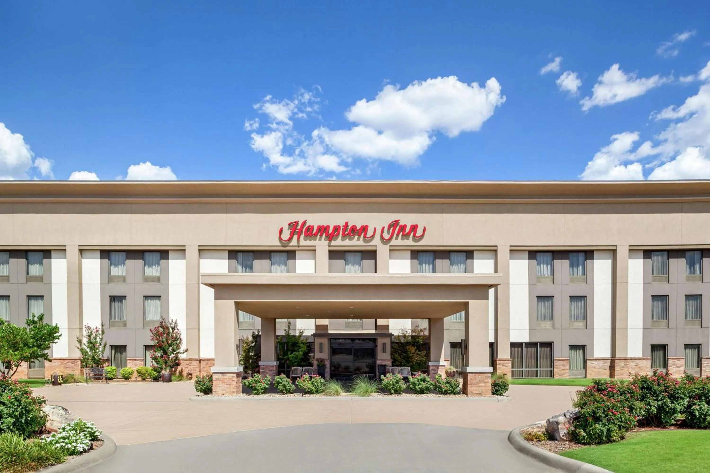 Property building in Hampton Inn Paris