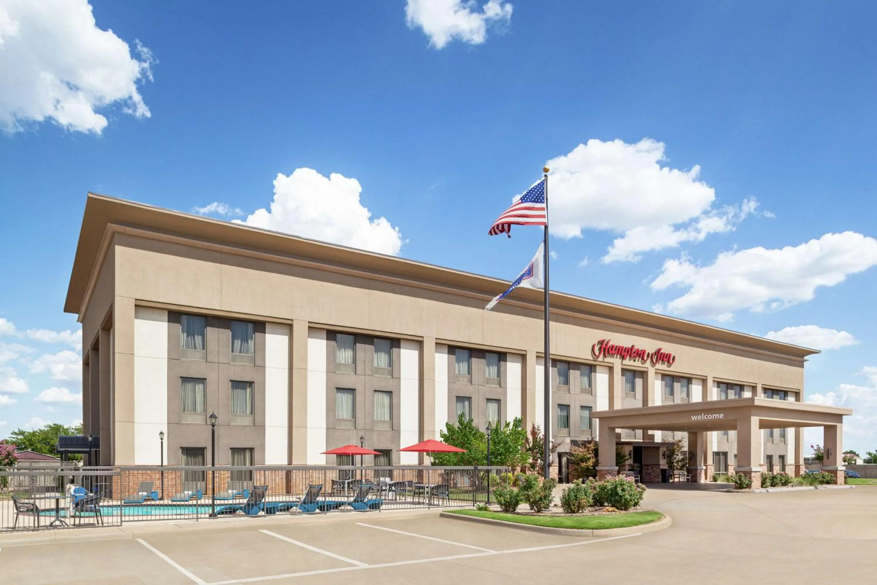 Property building in Hampton Inn Paris