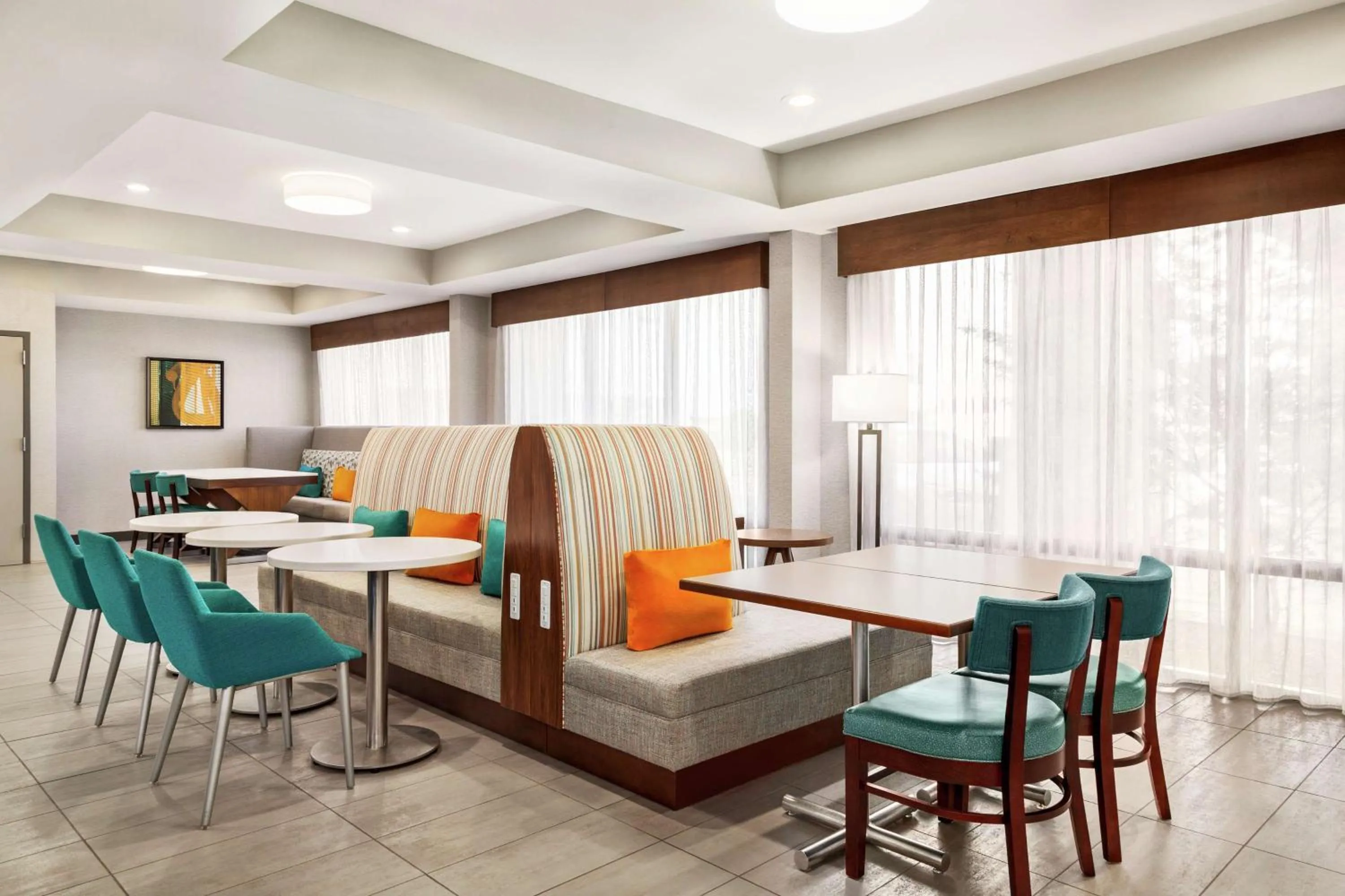 Breakfast in Hampton Inn Paris