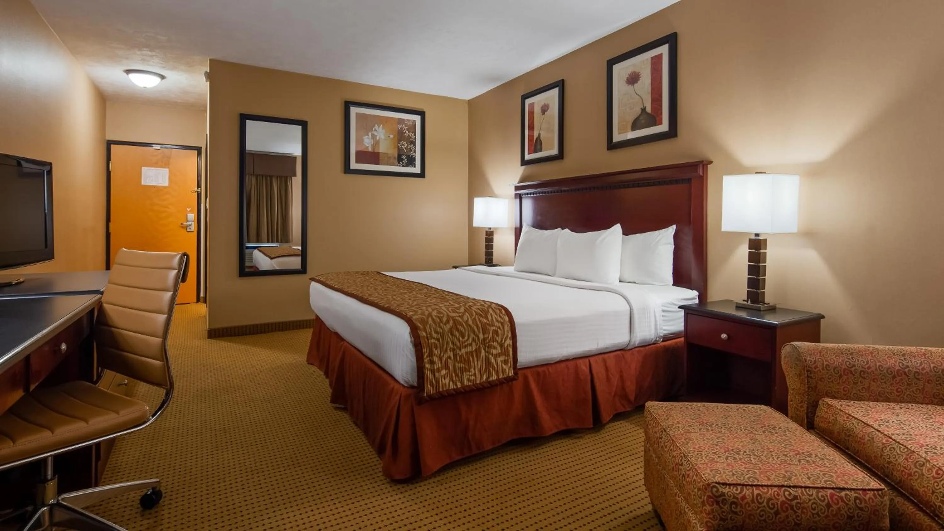 King Room with Roll-in Shower - Disability Access/Non-Smoking in Days Inn by Wyndham Lincoln, IL Route 66