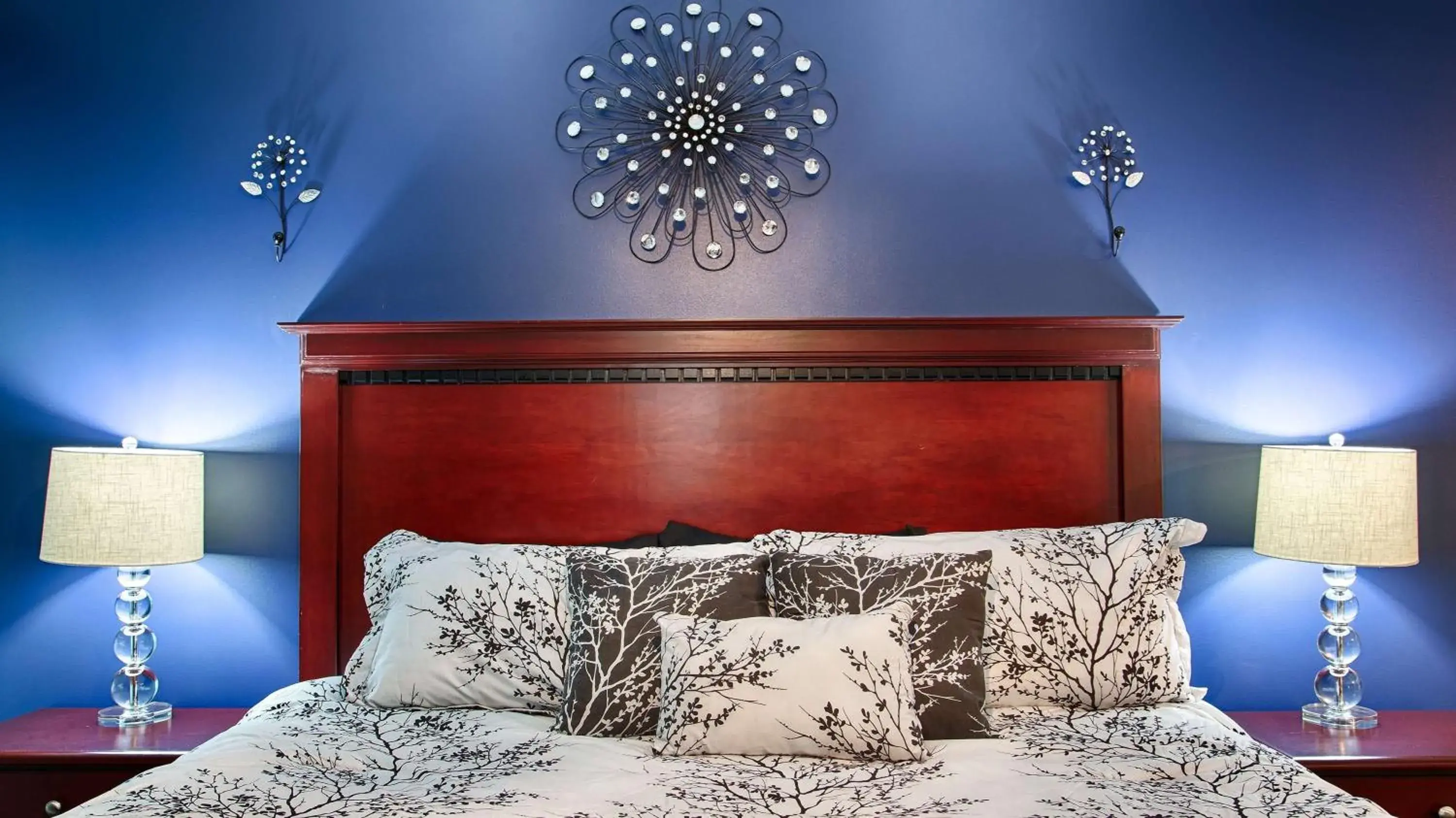 Honeymoon Suite with Hot Tub in Days Inn by Wyndham Lincoln, IL Honeymoon Suite with Hot Tub in Days Inn by Wyndham Lincoln, IL