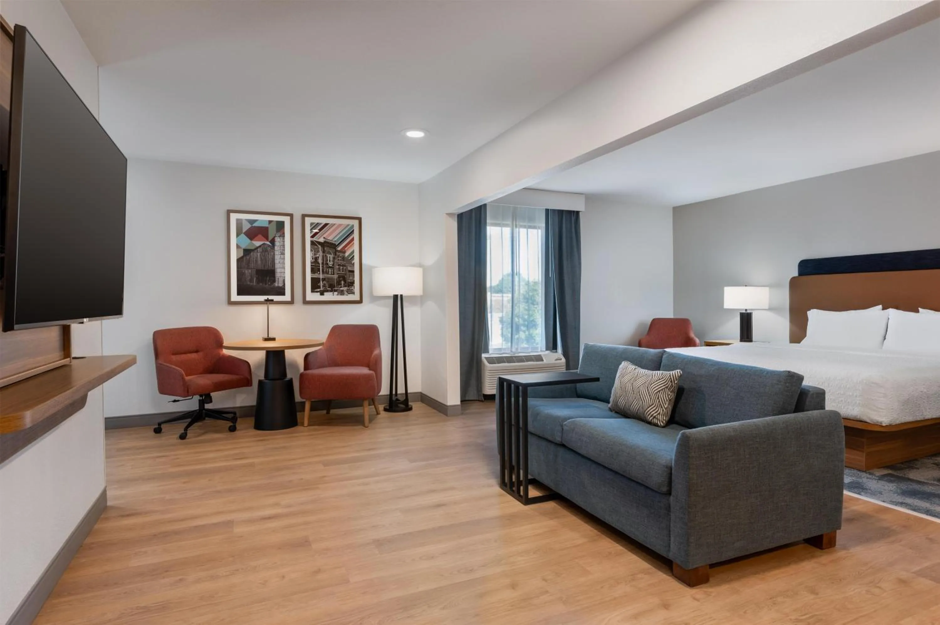 Living room, Bed in Hampton Inn Owensboro