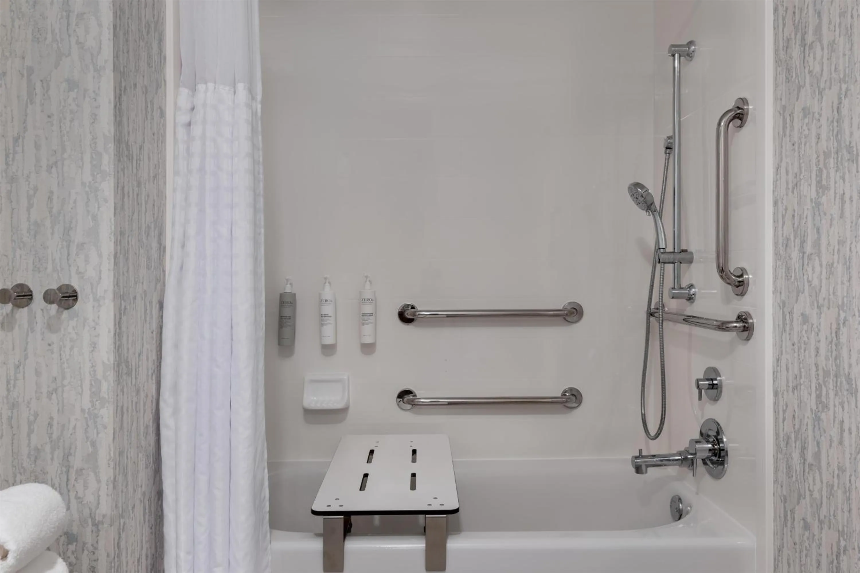 Bathroom in Hampton Inn Owensboro