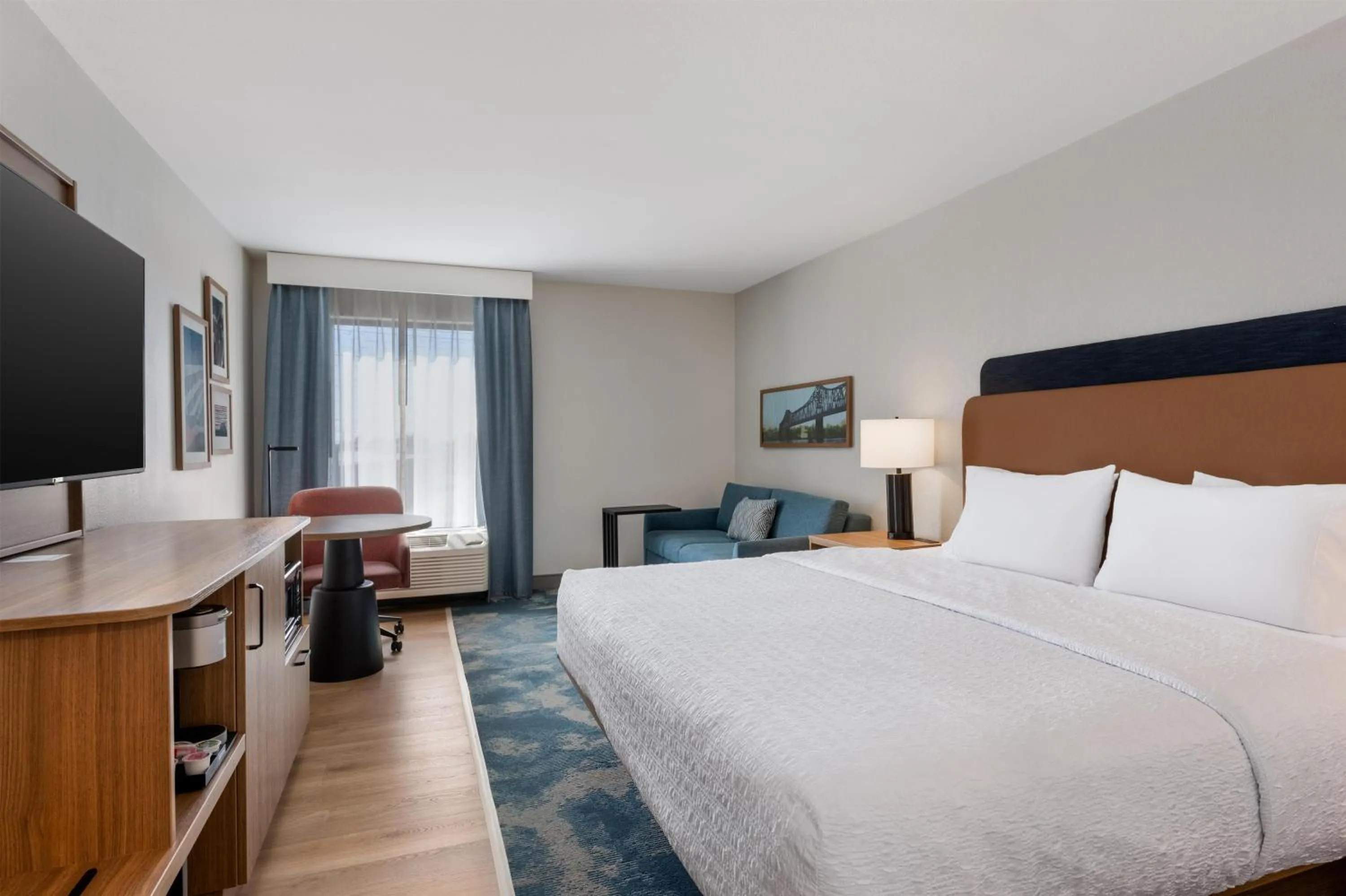 Living room, Bed in Hampton Inn Owensboro