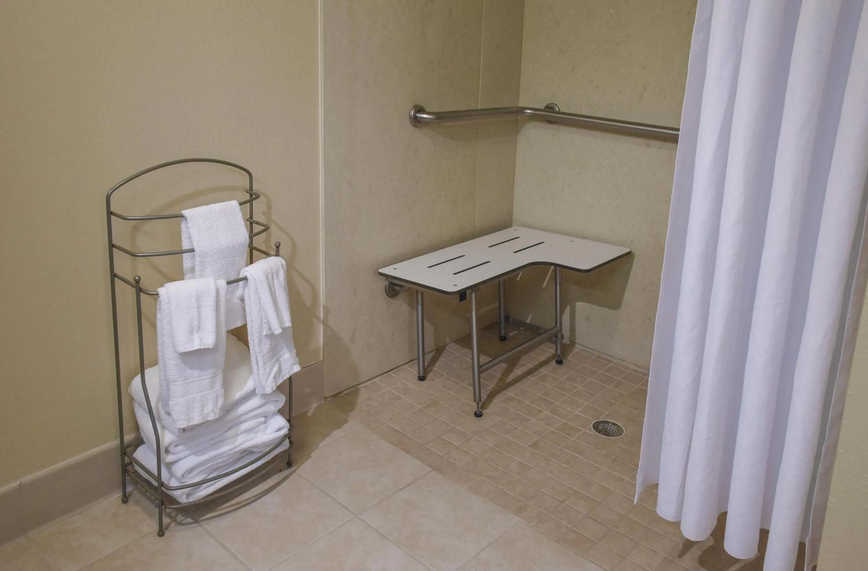 Bathroom in Hampton Inn & Suites Youngstown-Canfield