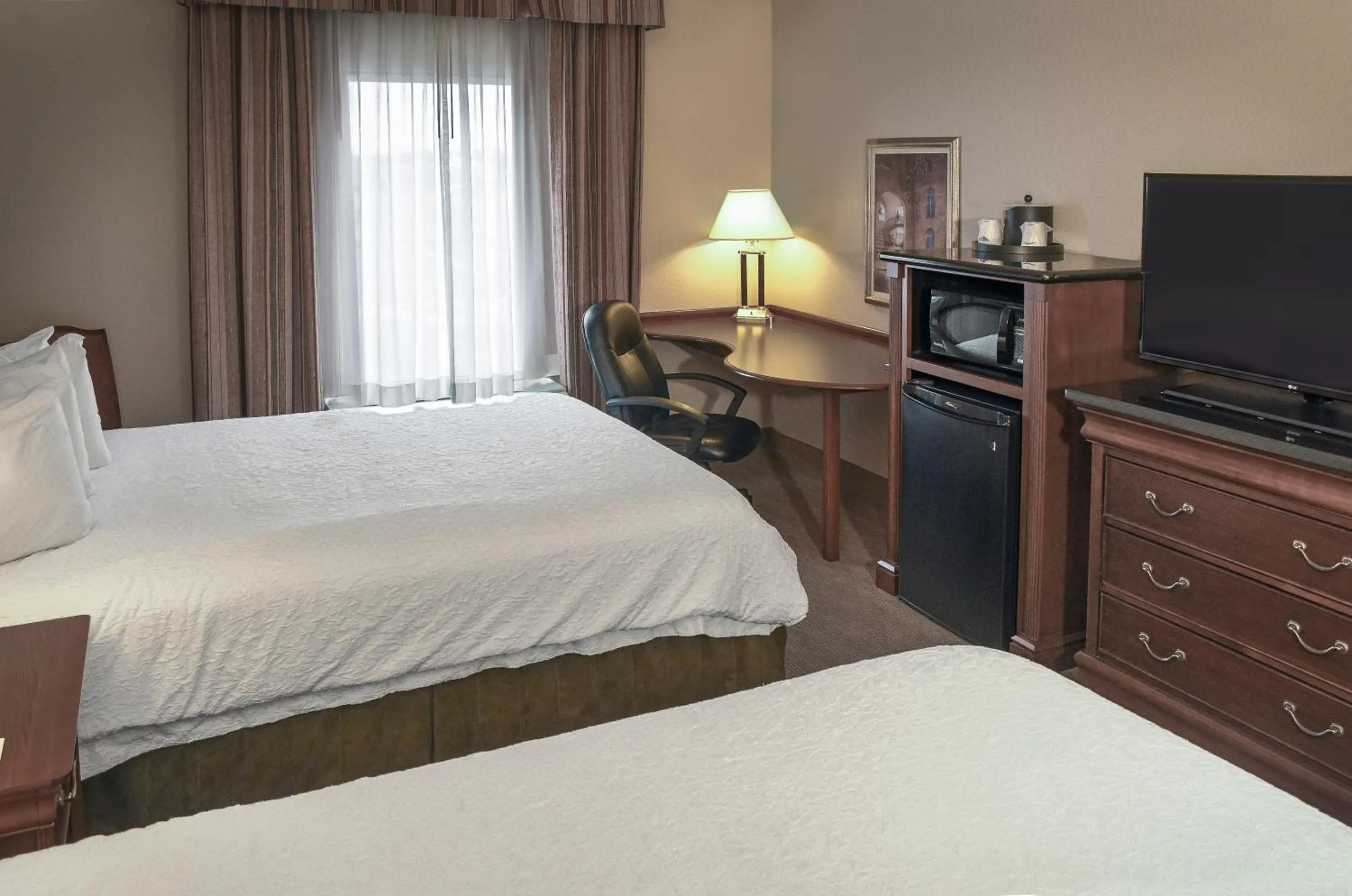 Bed in Hampton Inn & Suites Youngstown-Canfield