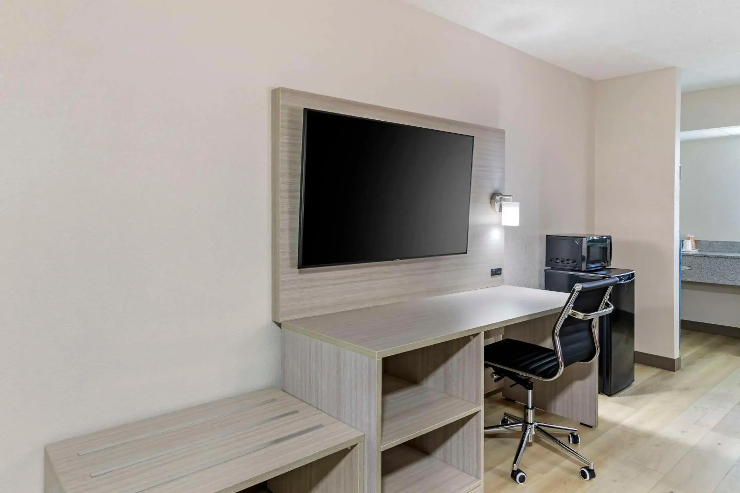 Queen Room with Two Queen Beds - Non-Smoking in Econo Lodge Augusta, Downtown Queen Room with Two Queen Beds - Non-Smoking in Econo Lodge Augusta, Downtown
