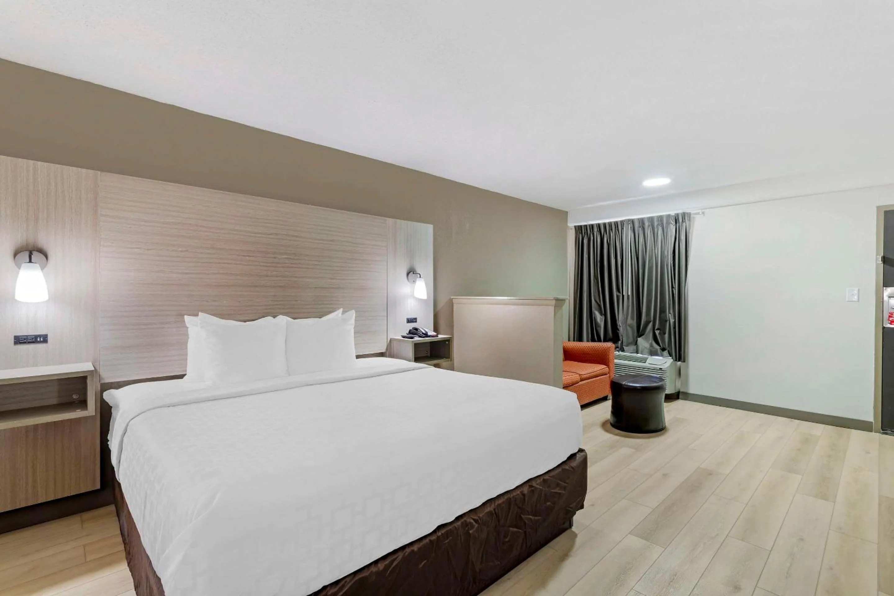 Bedroom, Bed in Econo Lodge Augusta, Downtown