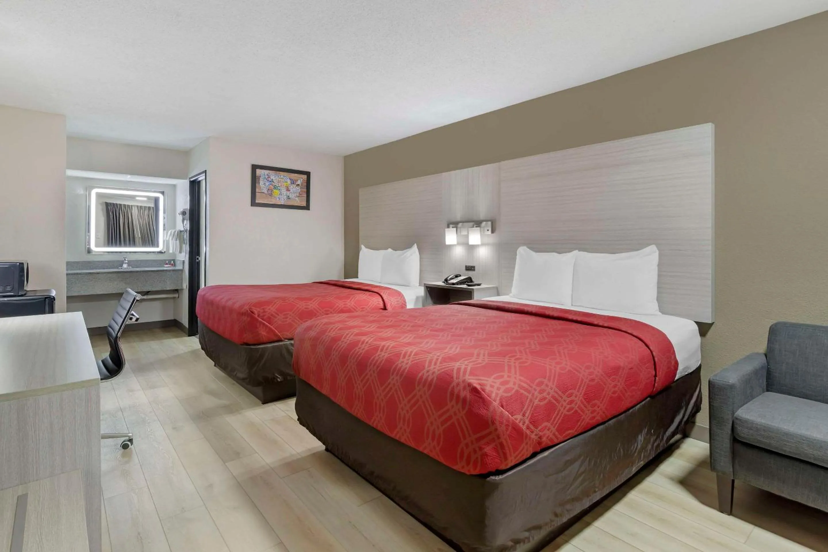 Bedroom, Bed in Econo Lodge Augusta, Downtown