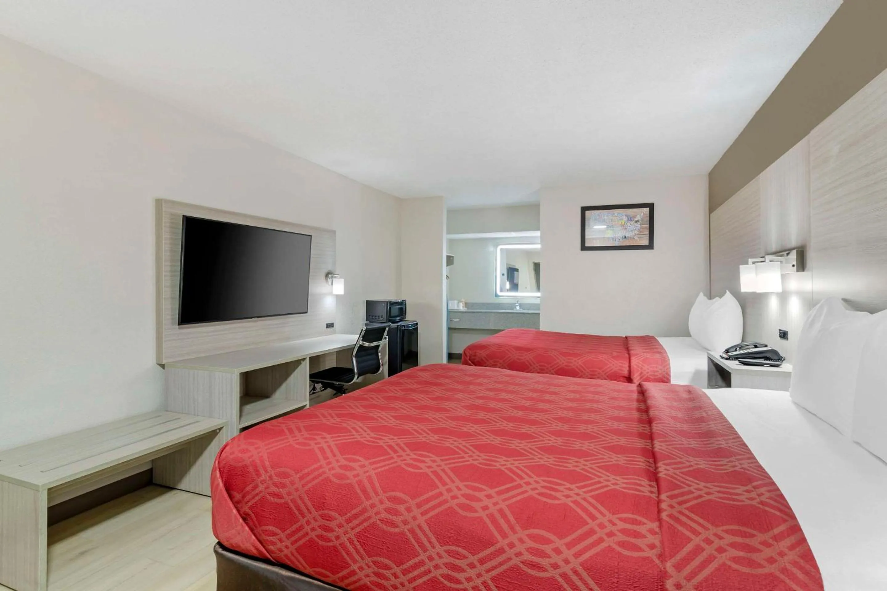 Bedroom, Bed in Econo Lodge Augusta, Downtown