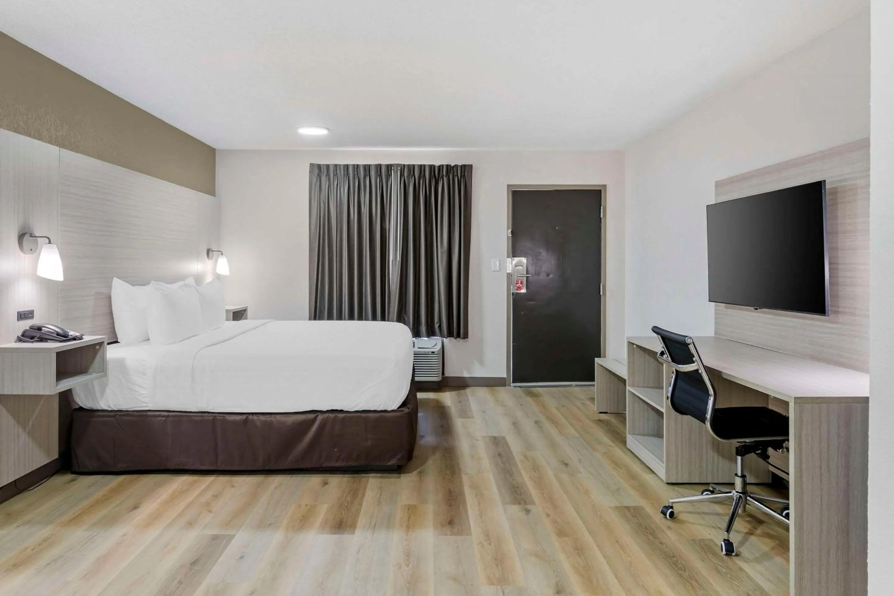 Bedroom, Bed in Econo Lodge Augusta, Downtown