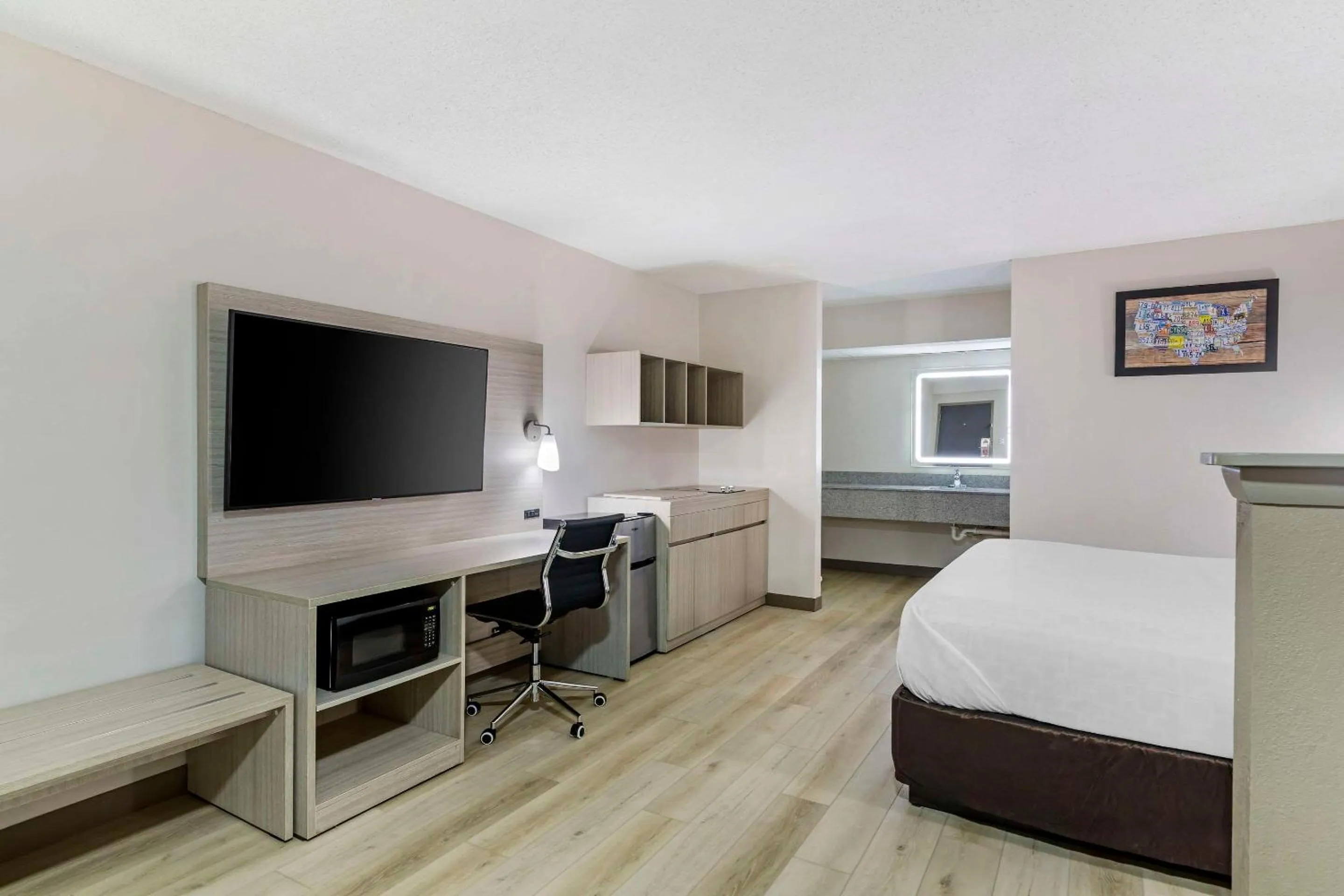 Bedroom, Bed in Econo Lodge Augusta, Downtown