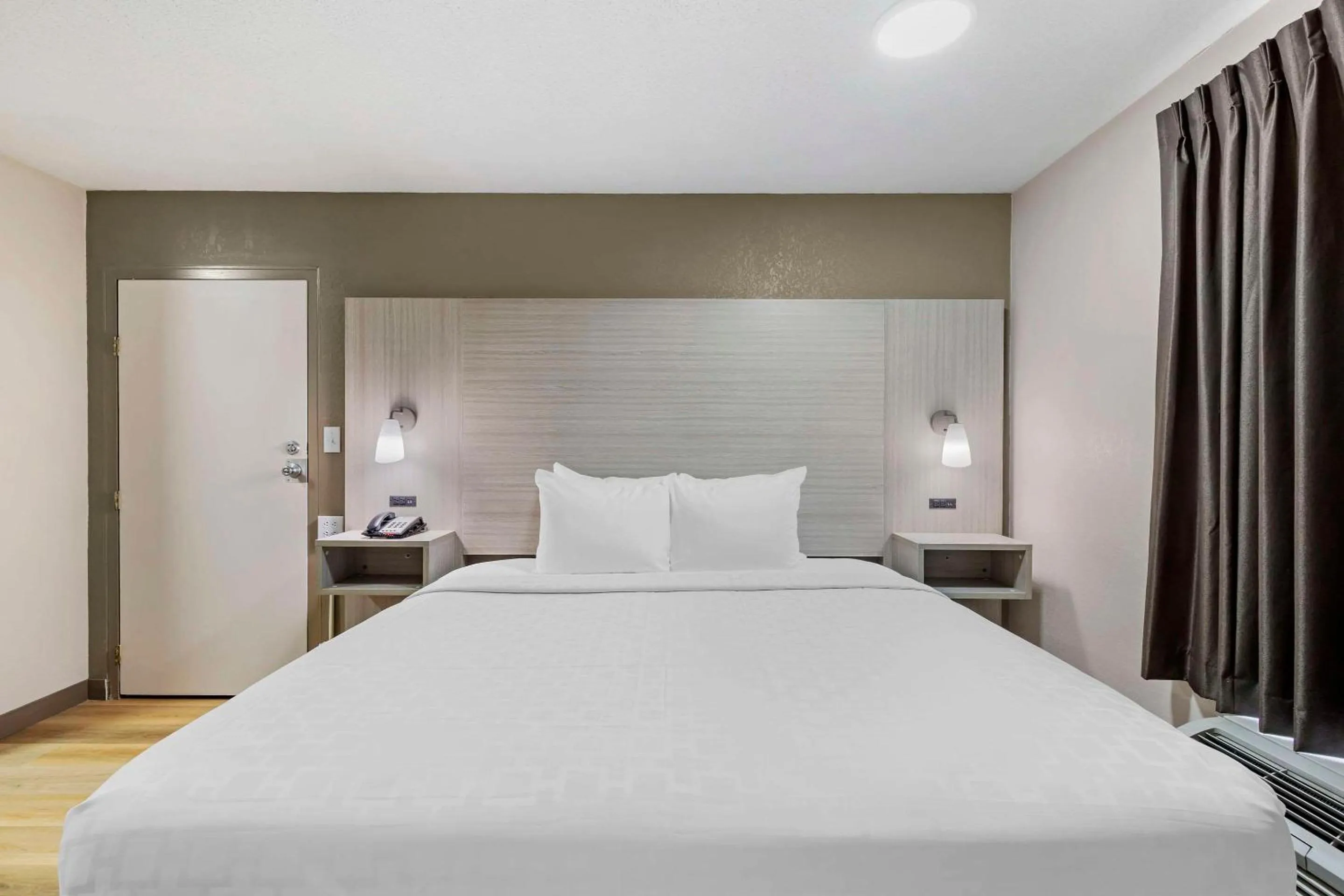 Bedroom, Bed in Econo Lodge Augusta, Downtown