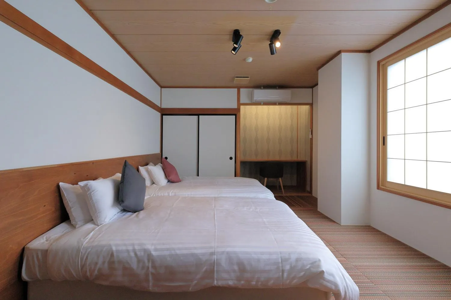 Bed in mt. inn(マウントイン）