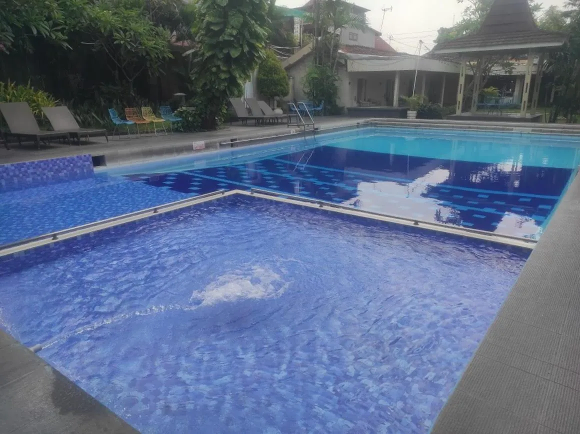 Swimming pool in Hotel Grand Rosela