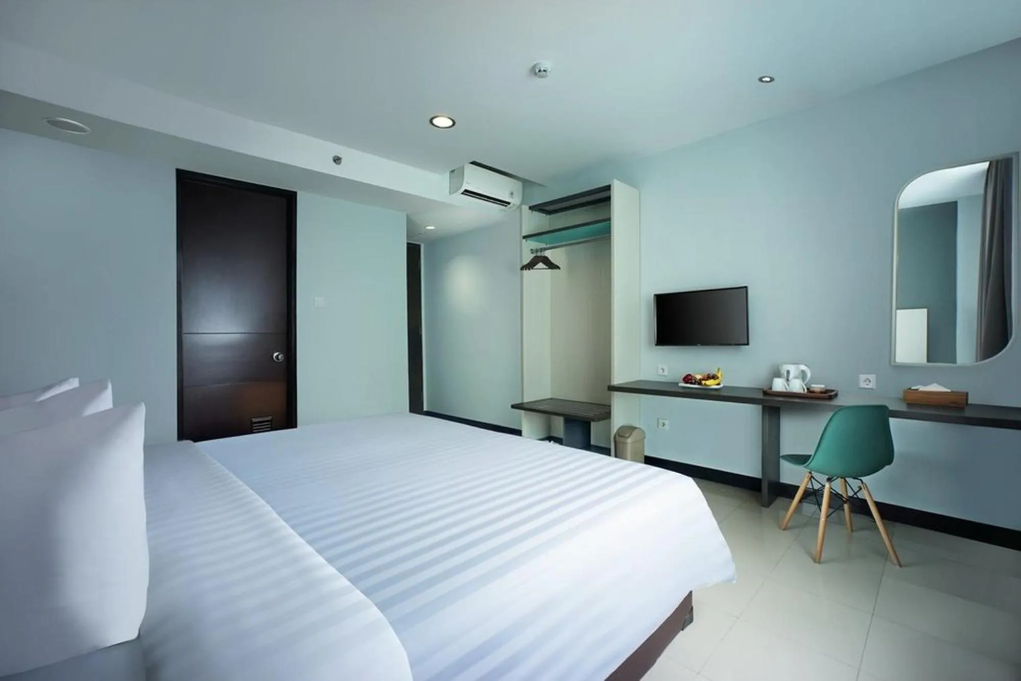 Bedroom, Bed in Regantris Malioboro