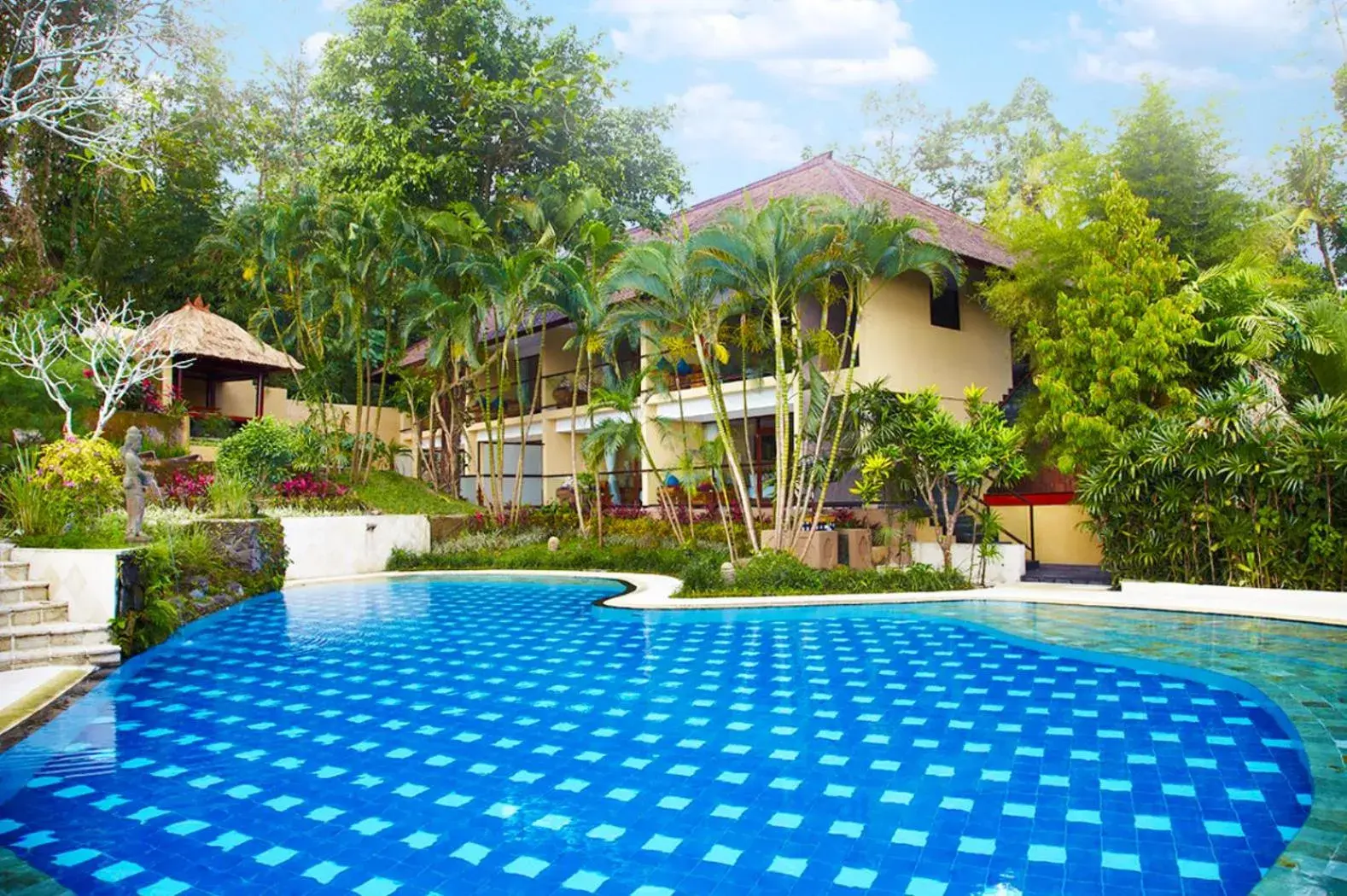 Swimming pool in Kupu Kupu Barong Villas and Tree Spa by L’OCCITANE Swimming pool in Kupu Kupu Barong Villas and Tree Spa by L’OCCITANE