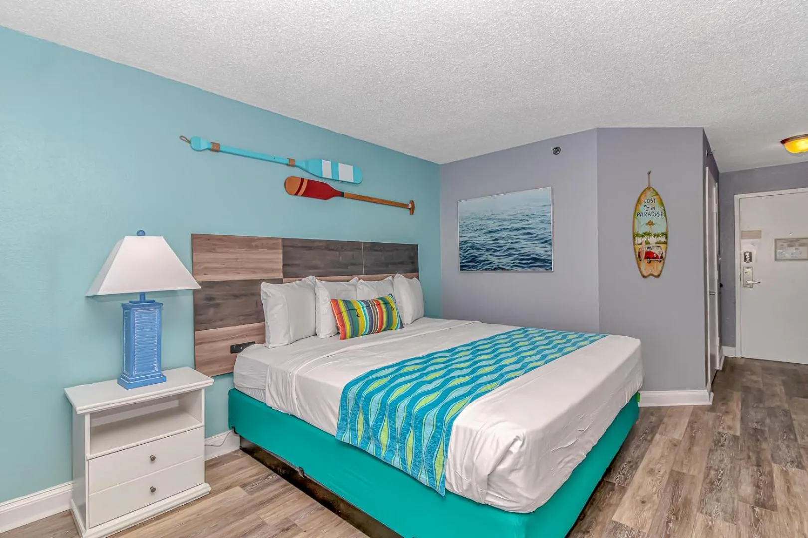 Photo of the whole room, Bed in Sea Mist 51302