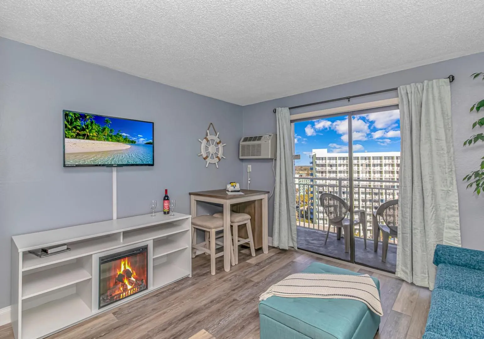 Communal lounge/ TV room in Sea Mist 51302