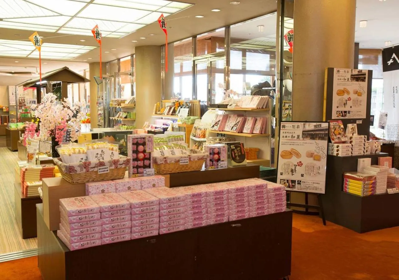 On-site shops in Atami Kinjokan
