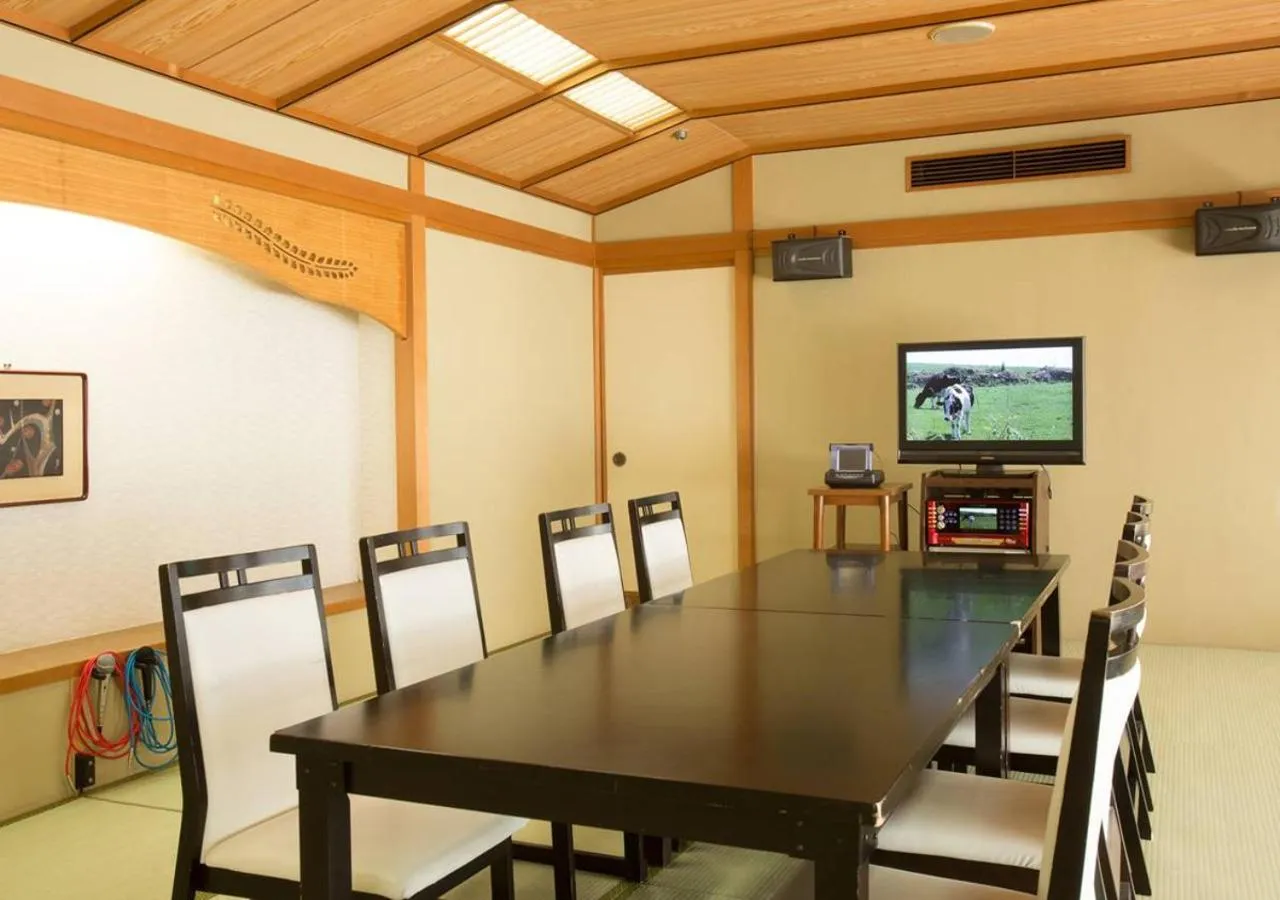 Karaoke in Atami Kinjokan