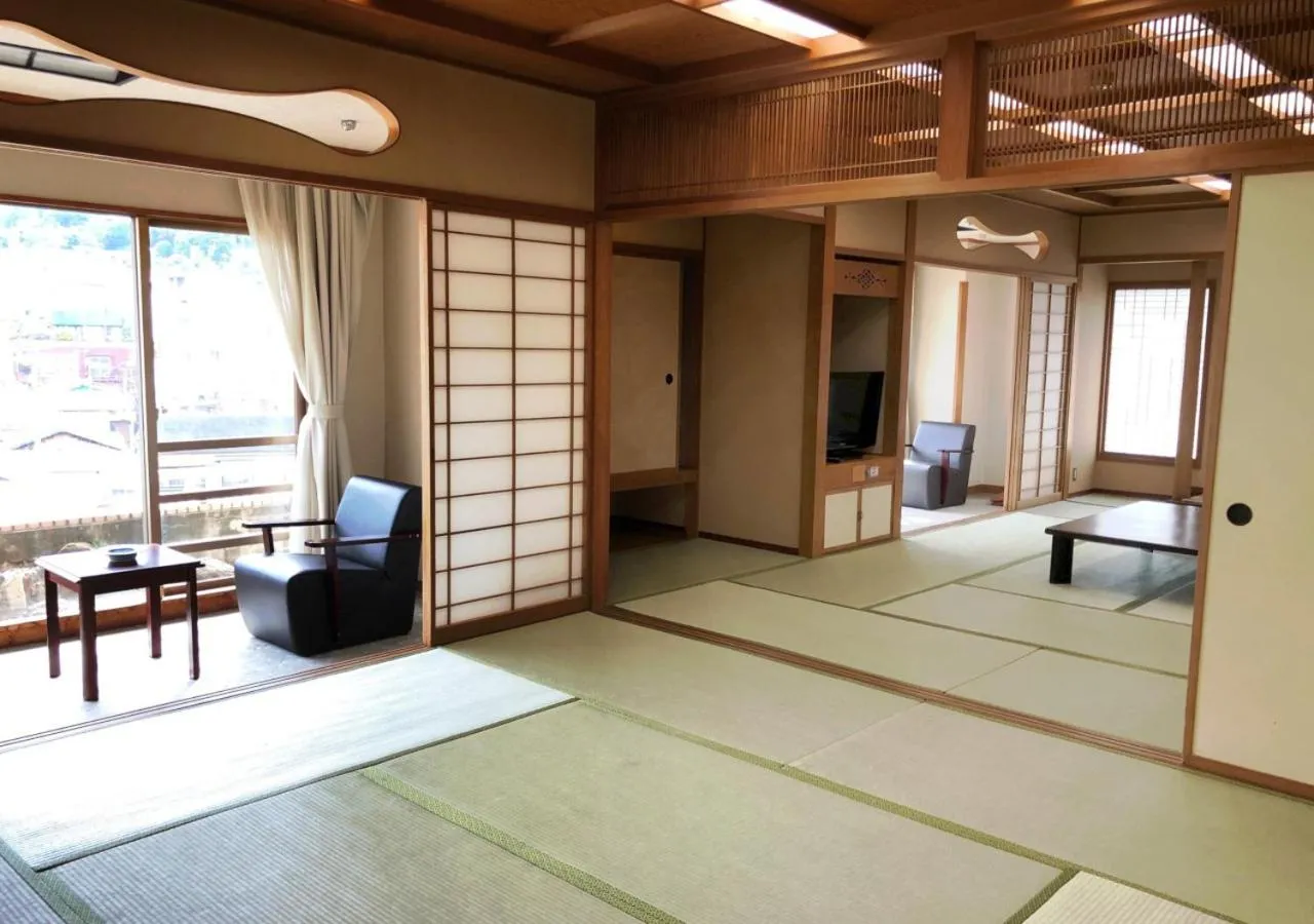 Photo of the whole room in Atami Kinjokan