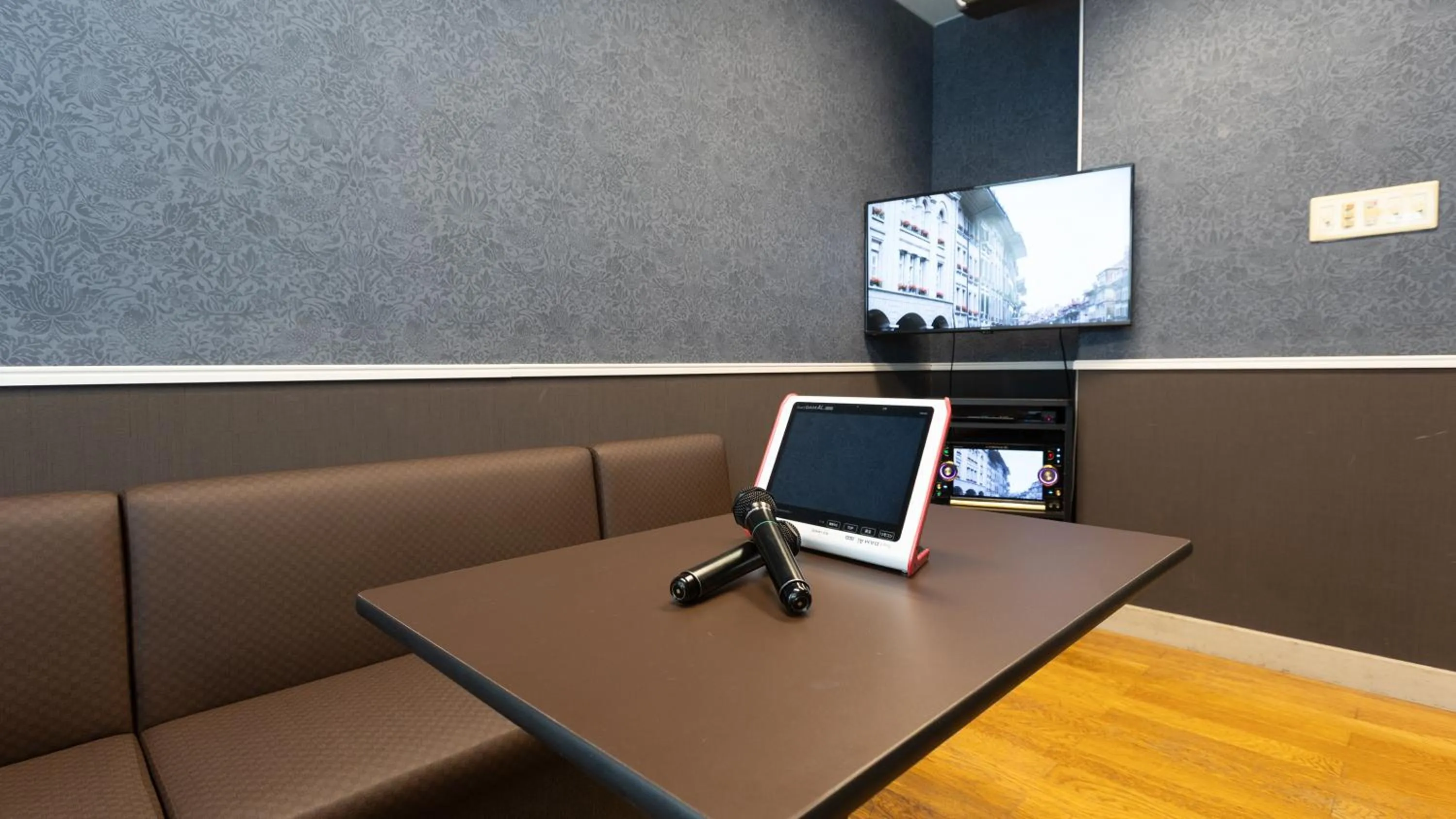 Karaoke in Atami Season Hotel