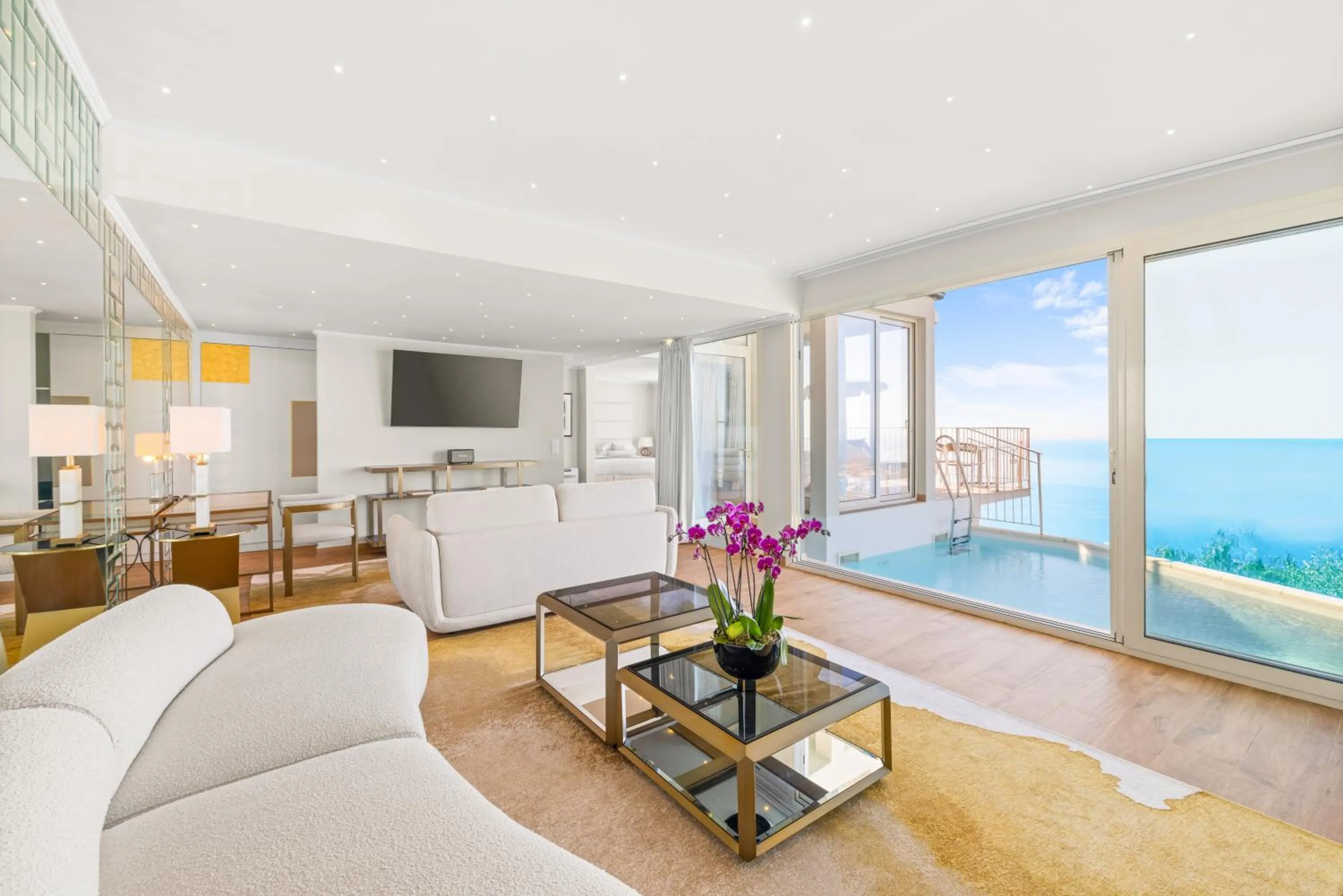 Swimming pool in La Chèvre d'Or