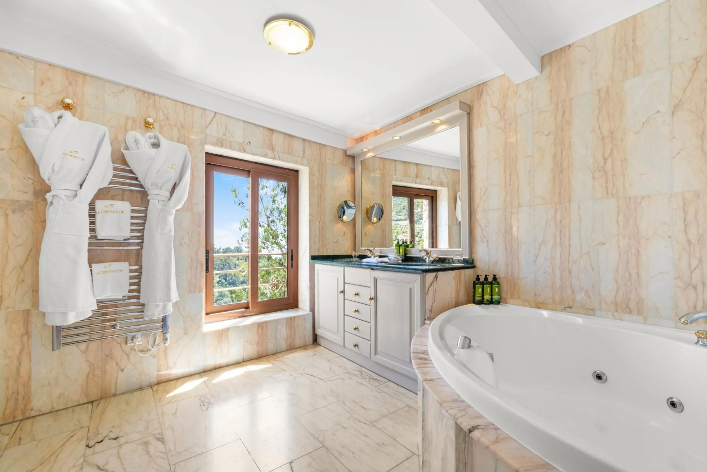 Bathroom in La Chèvre d'Or