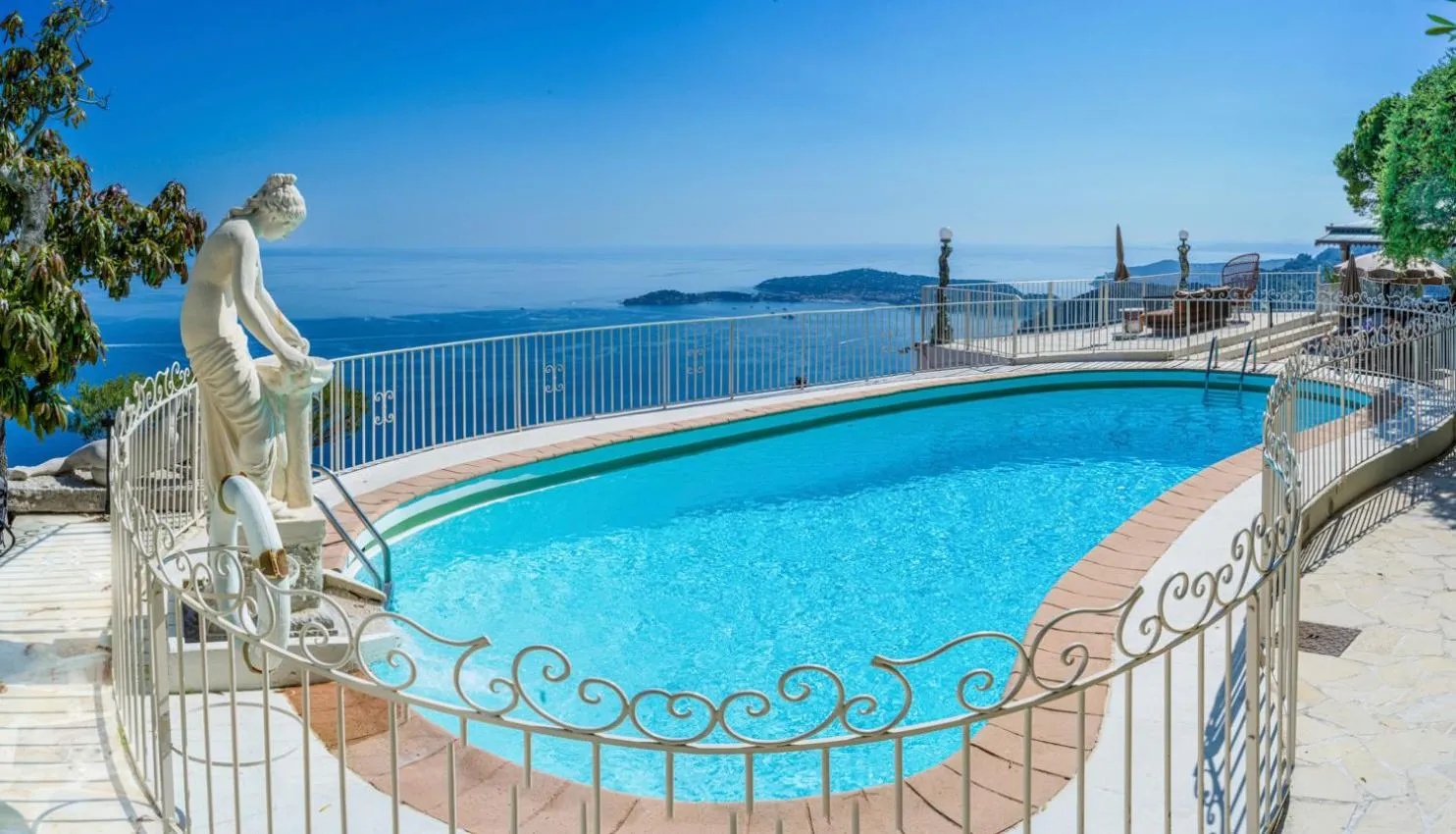Swimming pool in La Chèvre d'Or