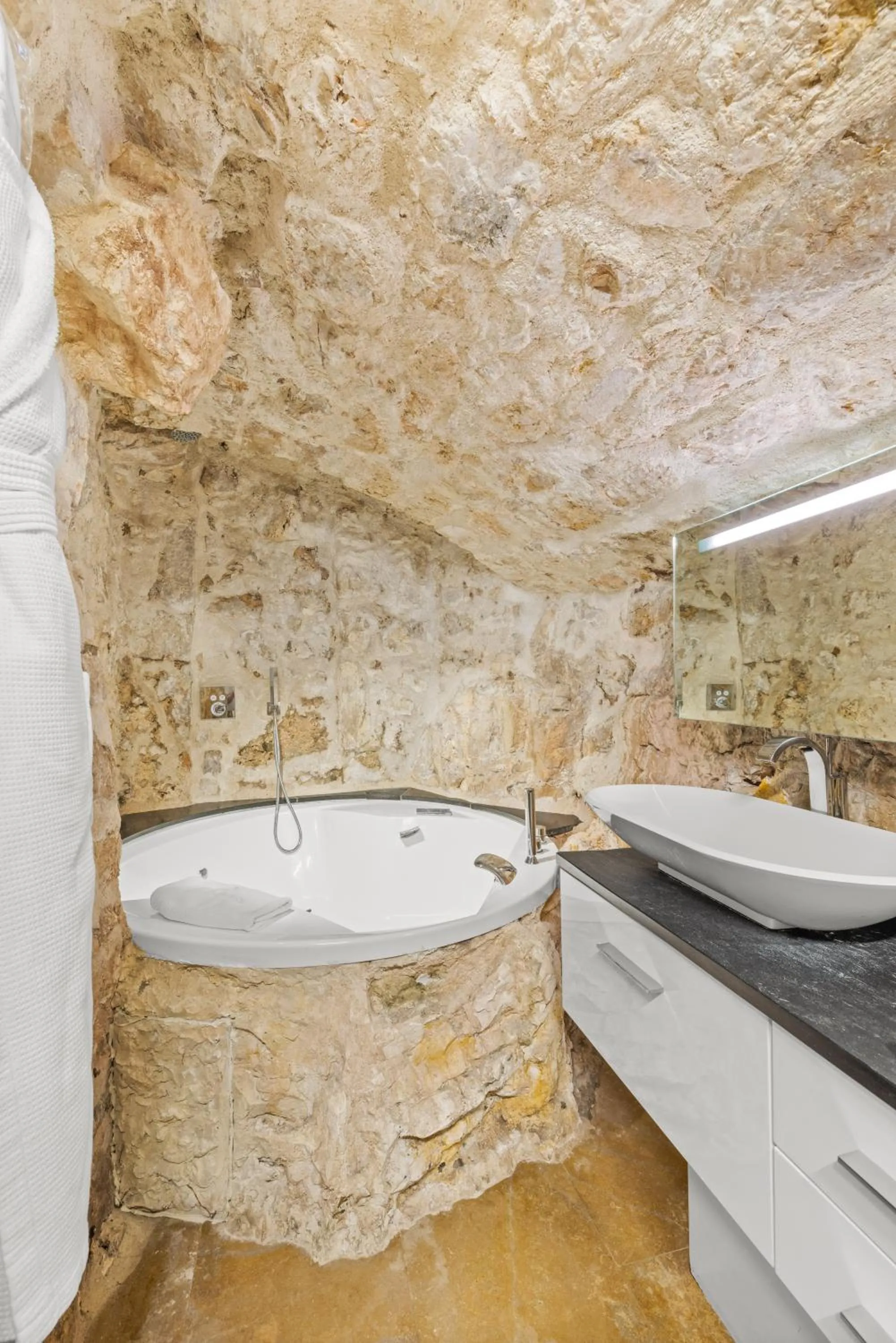 Bathroom in La Chèvre d'Or