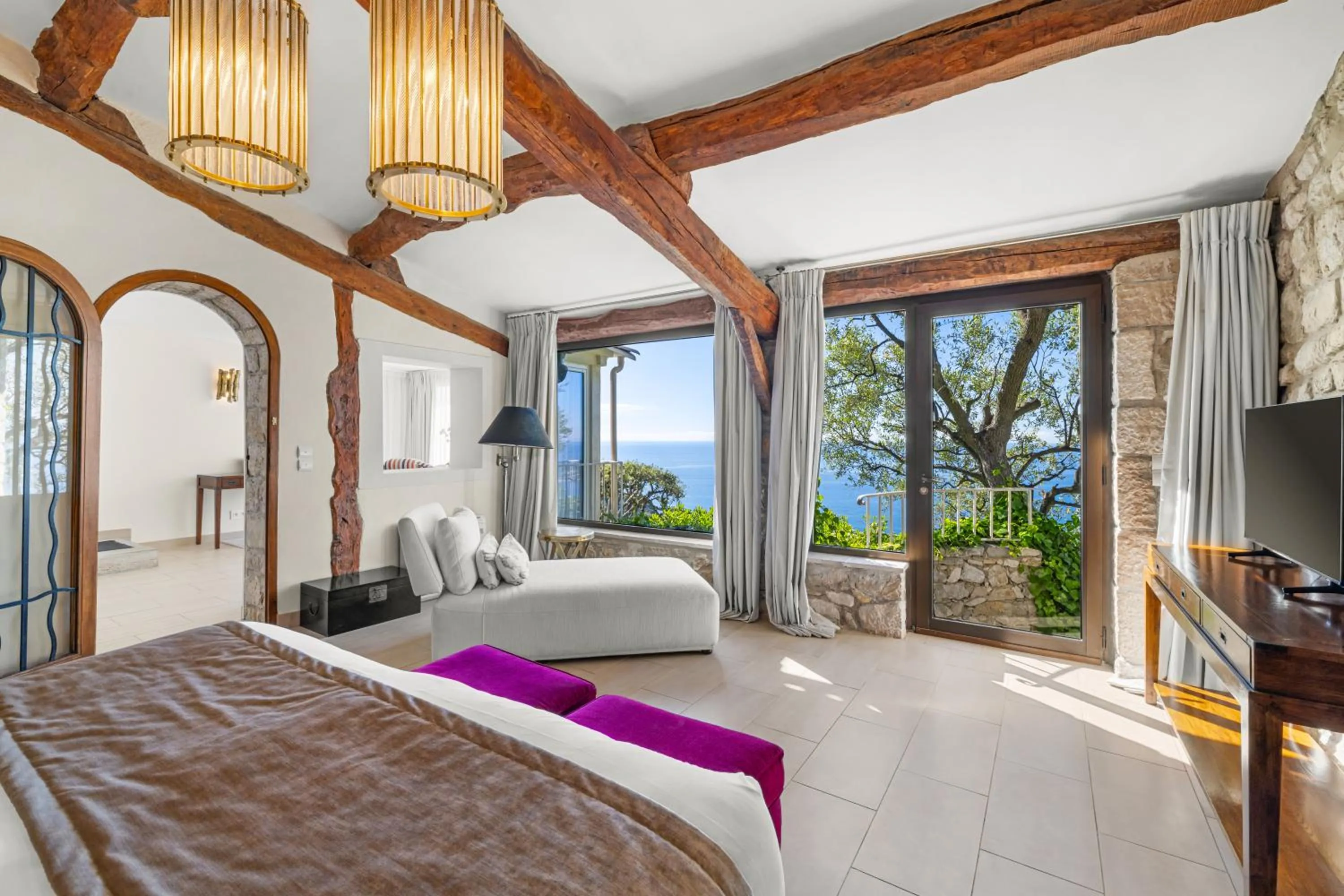 Bed in La Chèvre d'Or