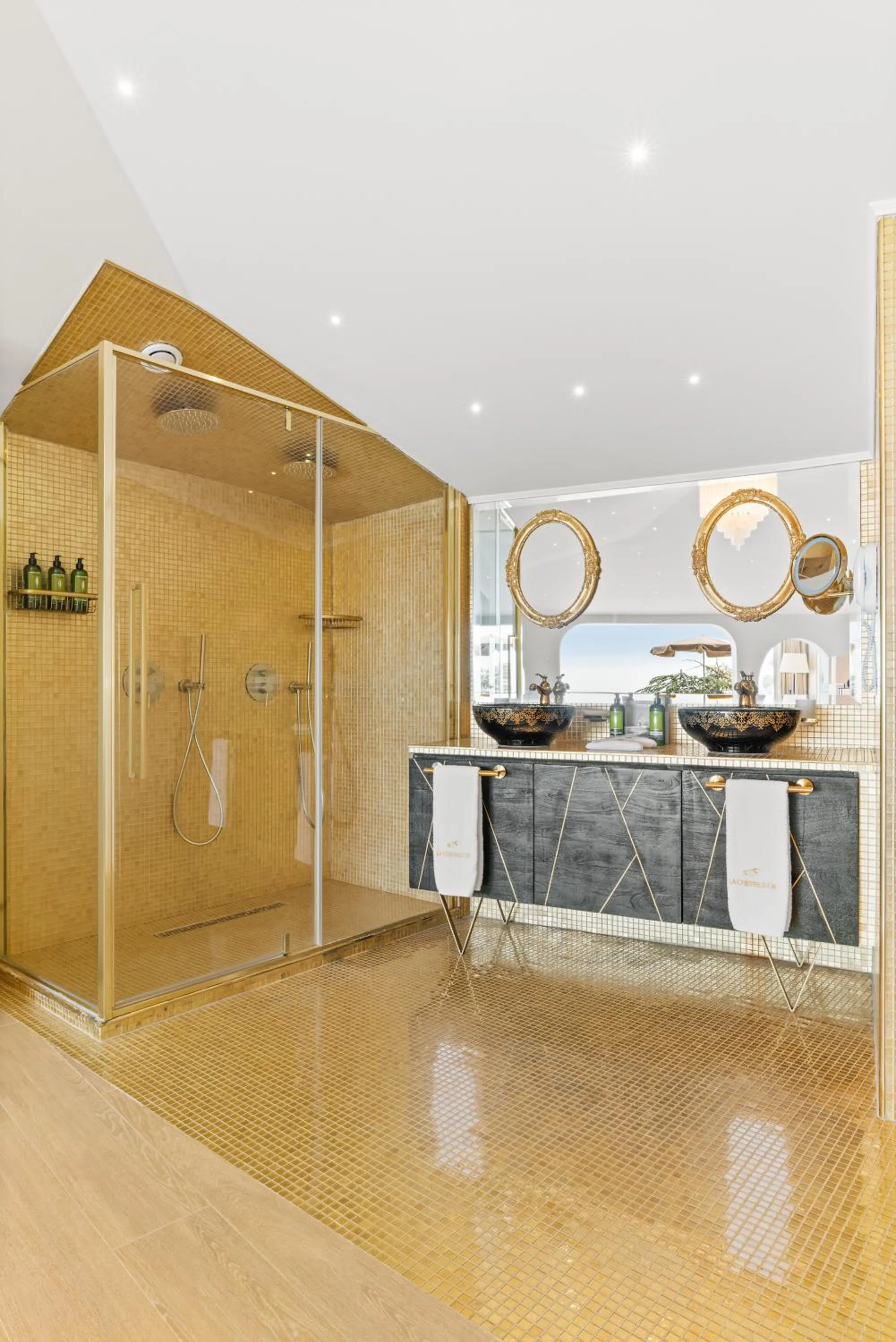 Bathroom in La Chèvre d'Or