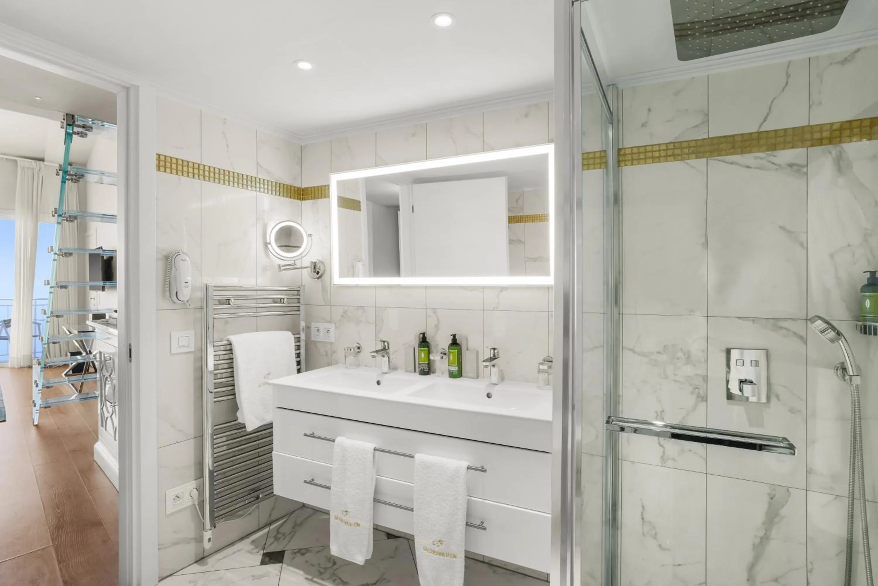 Bathroom in La Chèvre d'Or