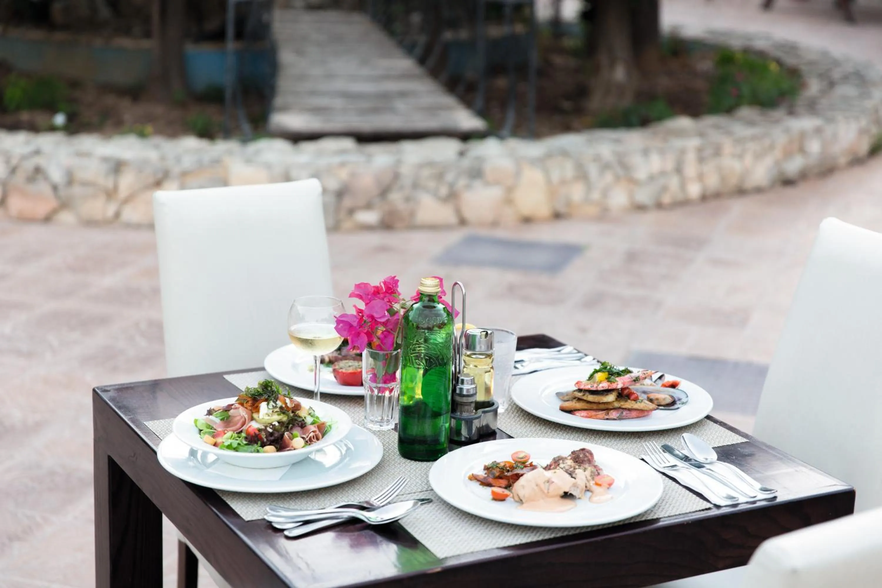 Restaurant/places to eat in SC Club Village