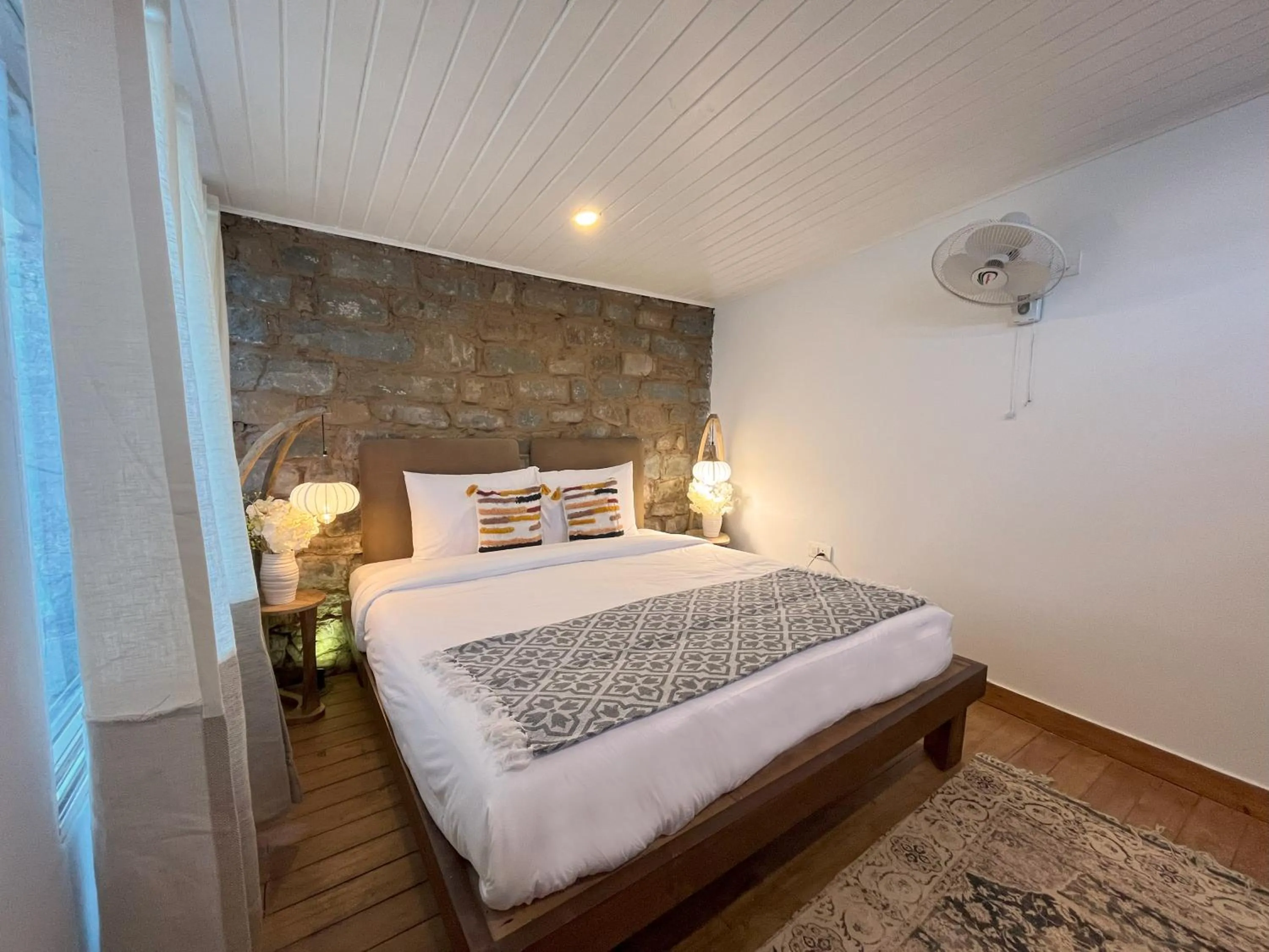 Bed in Seclude Kasauli, Himachal Pradesh