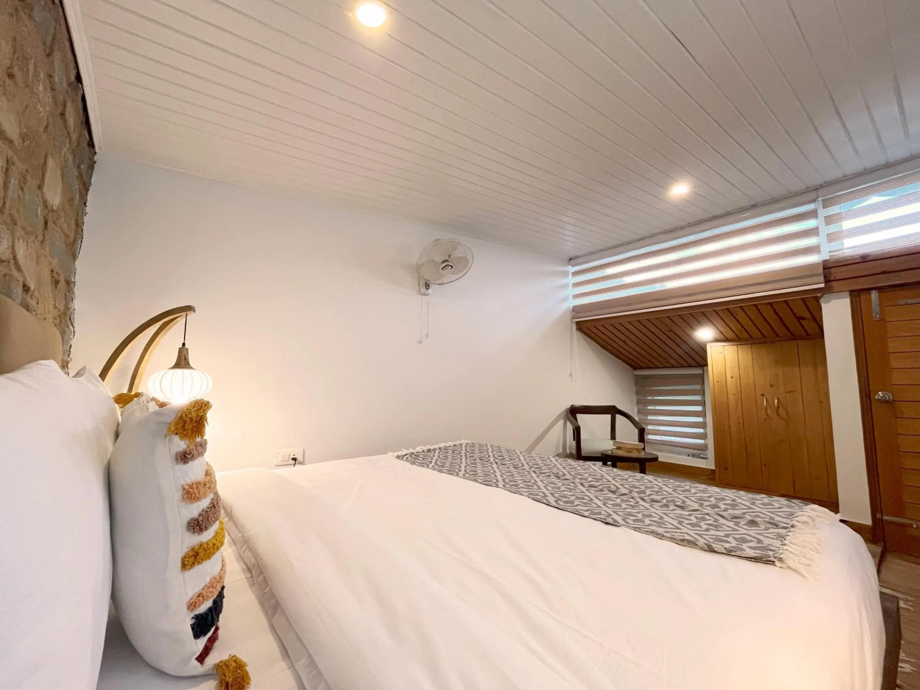 Bed in Seclude Kasauli, Himachal Pradesh