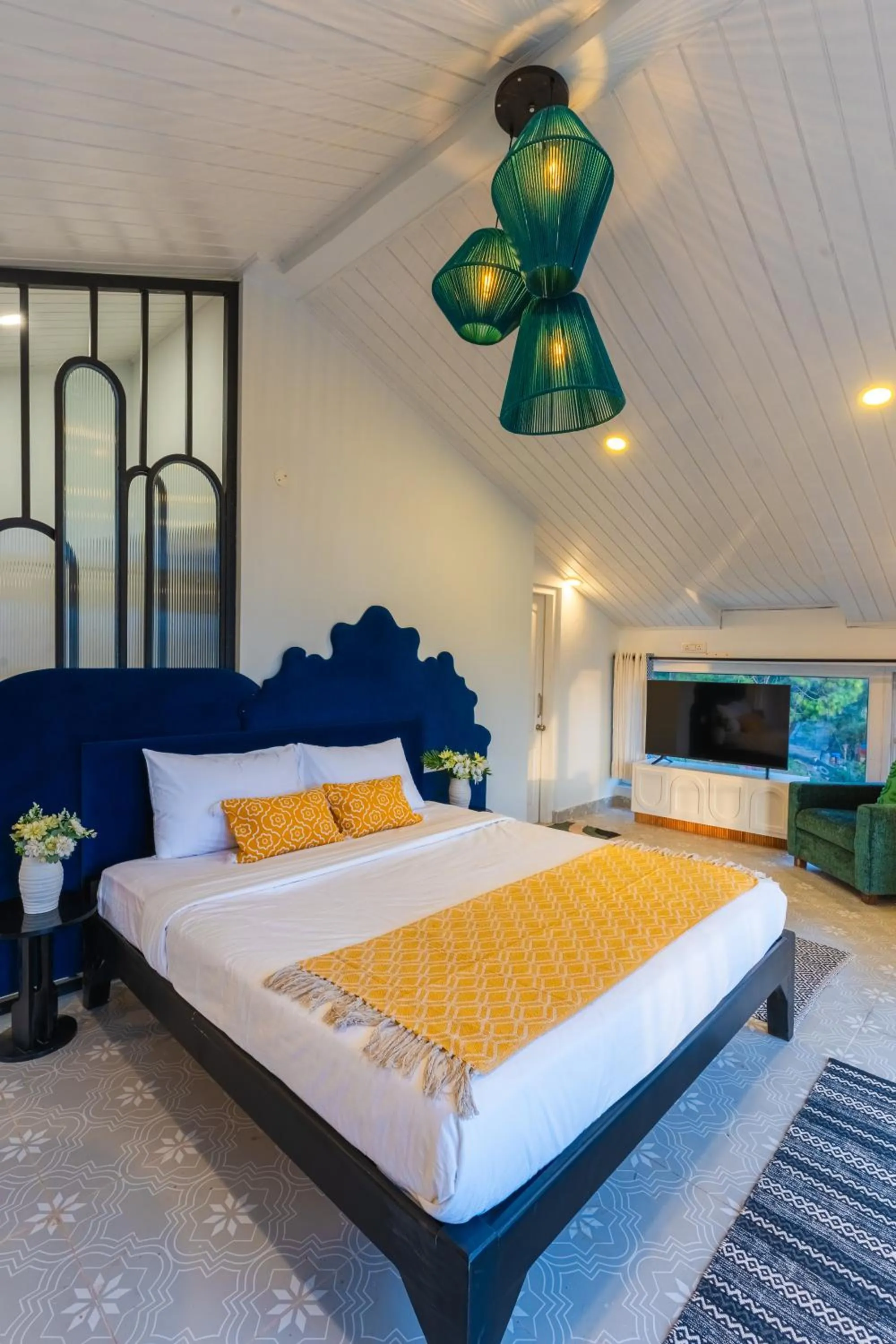 Bed in Seclude Kasauli, Himachal Pradesh