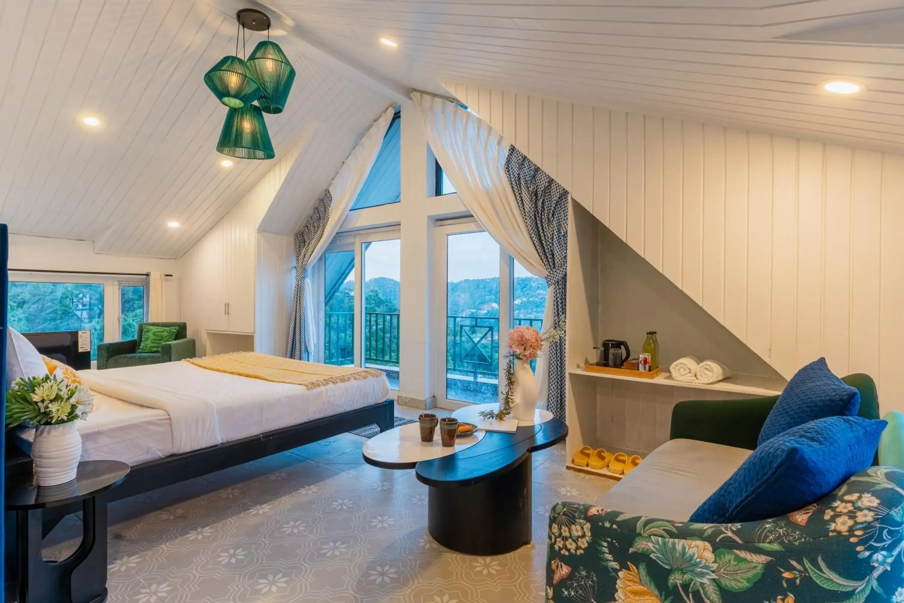 Bed in Seclude Kasauli, Himachal Pradesh Bed in Seclude Kasauli, Himachal Pradesh