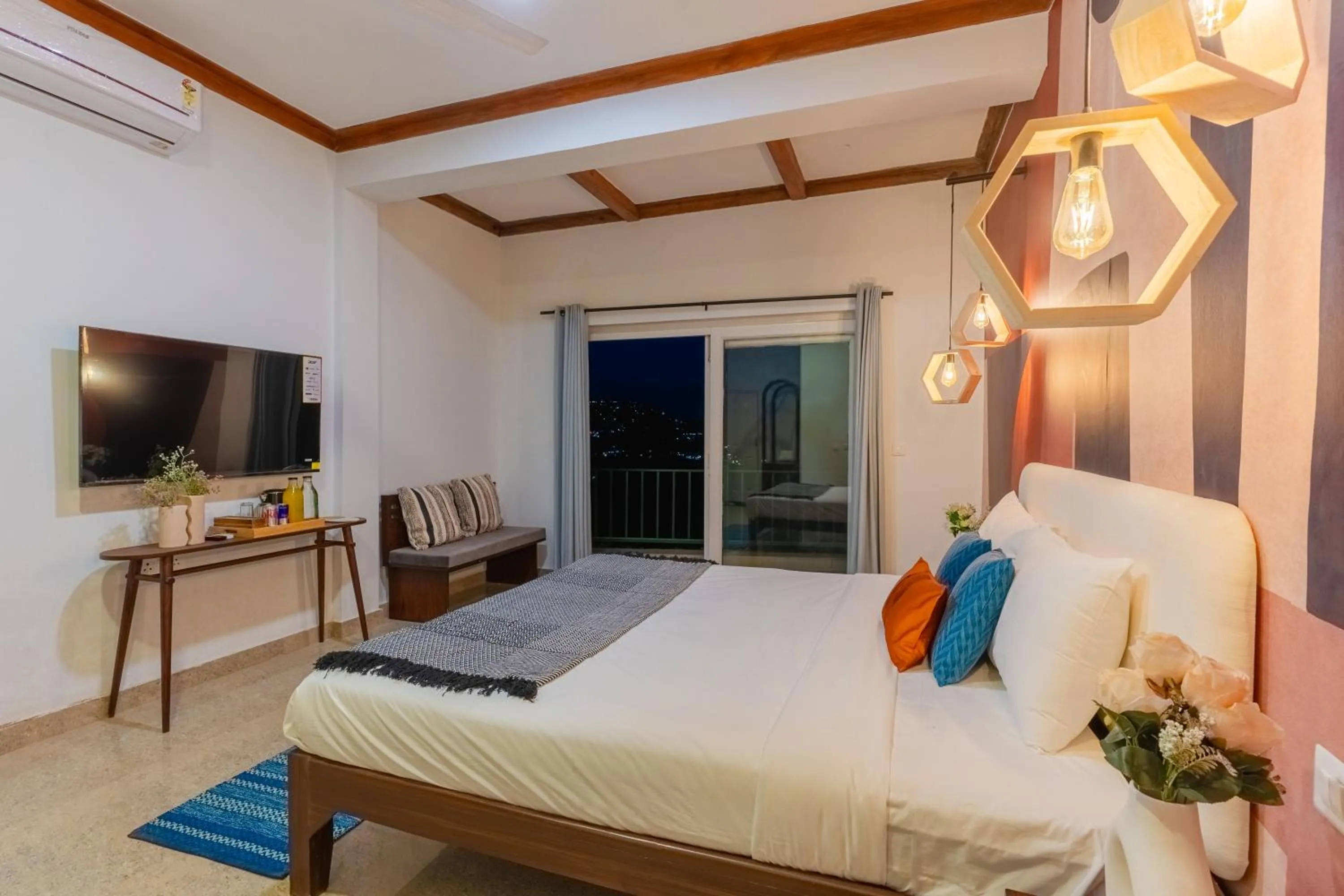 Bed in Seclude Kasauli, Himachal Pradesh