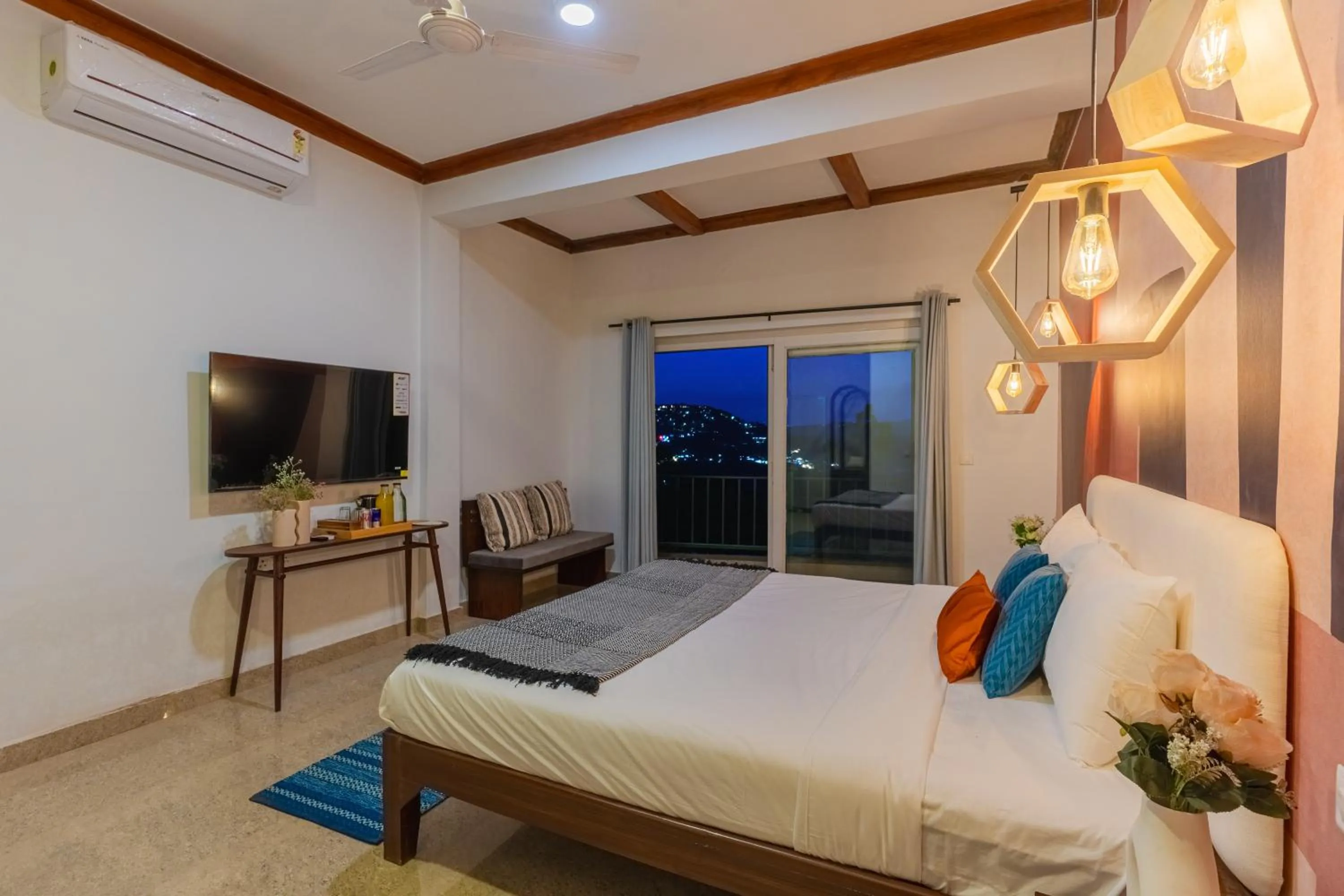 Bed in Seclude Kasauli, Himachal Pradesh