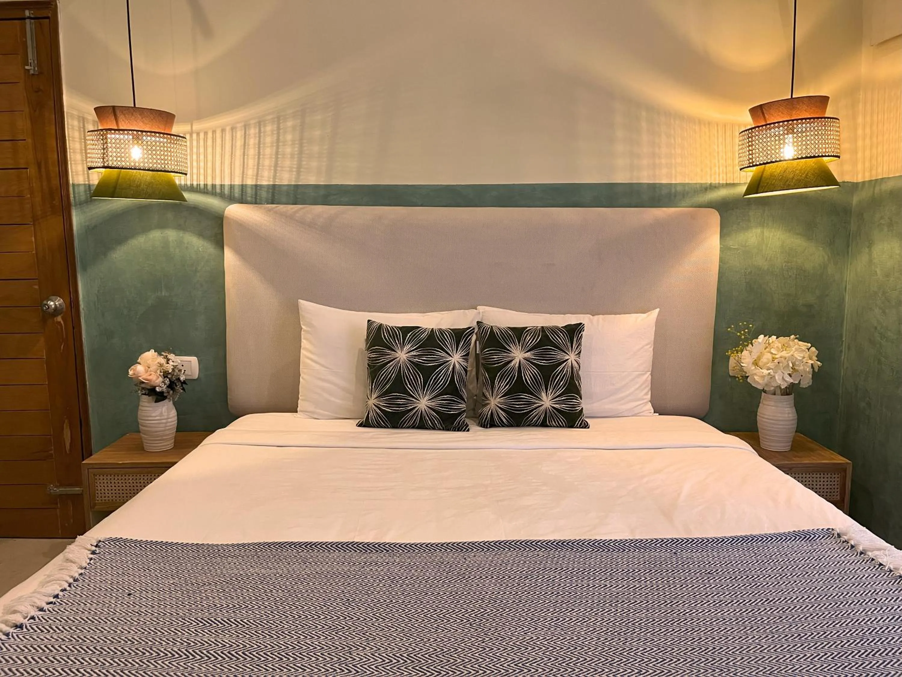 Bed in Seclude Kasauli, Himachal Pradesh