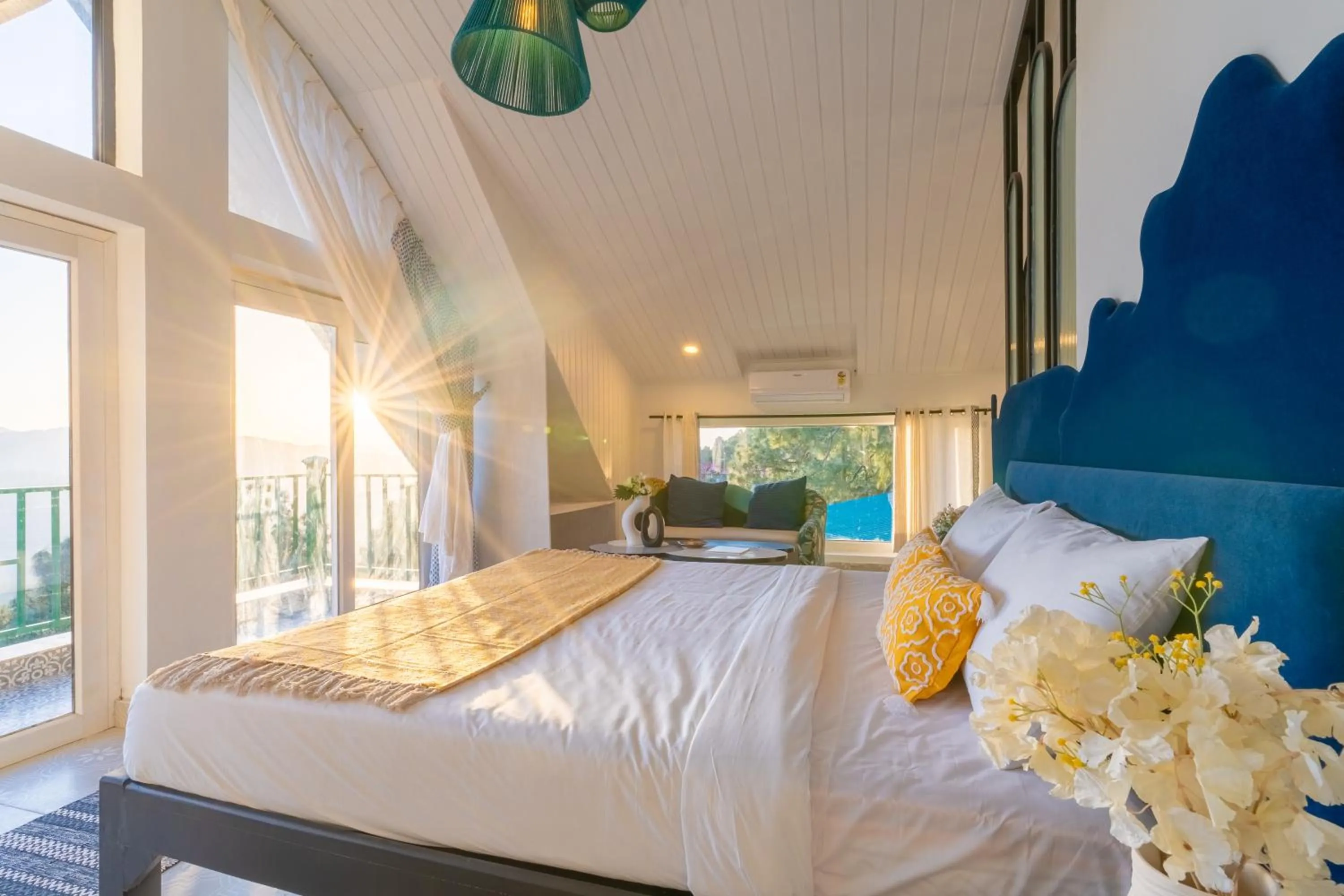 Bed in Seclude Kasauli, Himachal Pradesh