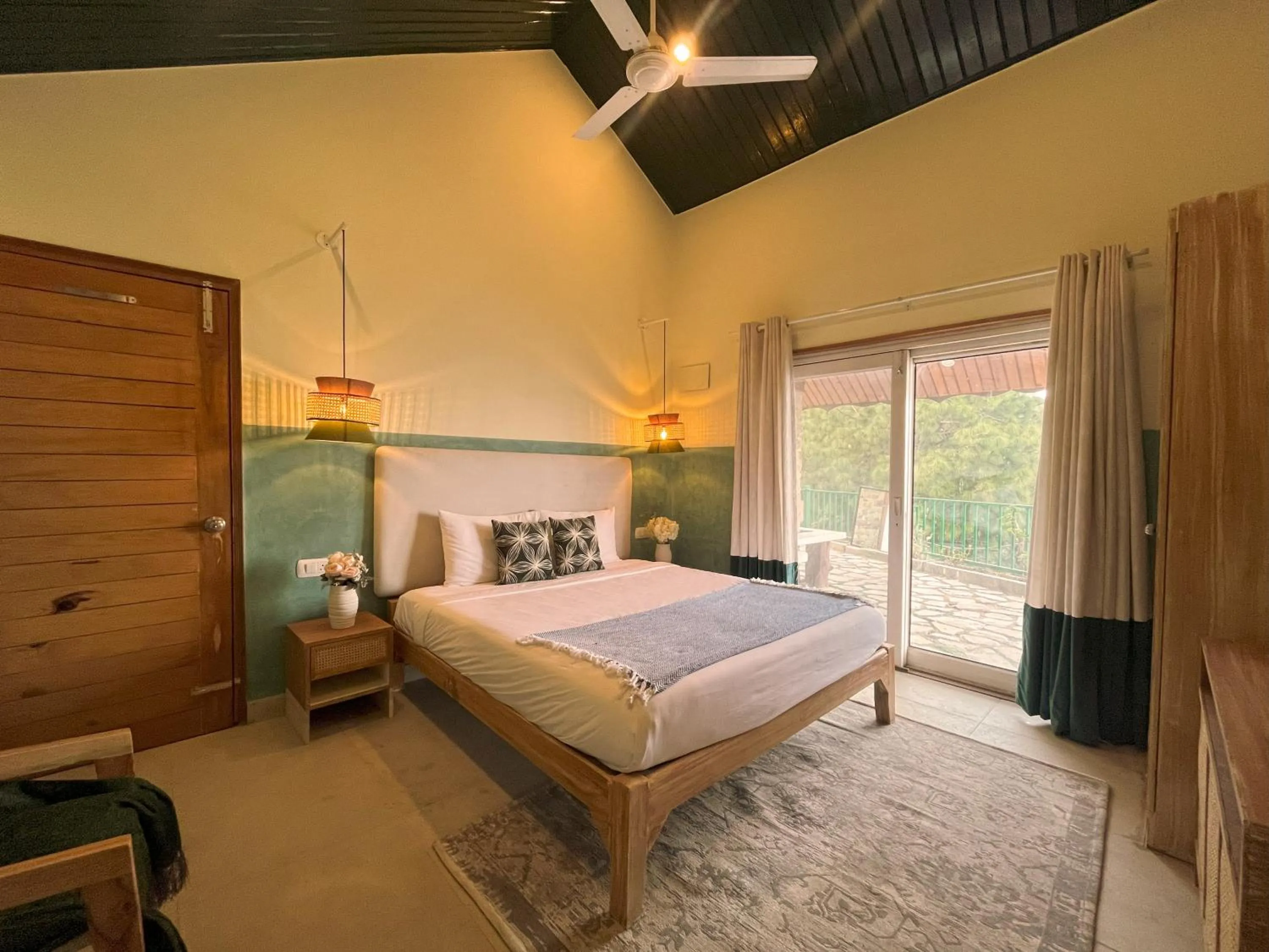 Bed in Seclude Kasauli, Himachal Pradesh