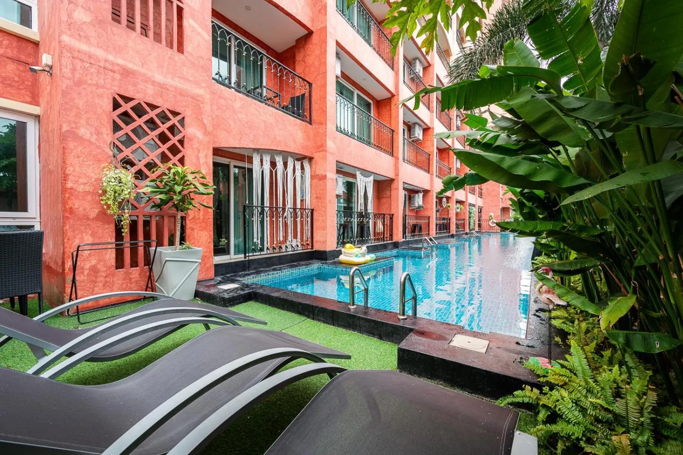 Swimming pool in Sonia residence - SHA Extra Plus