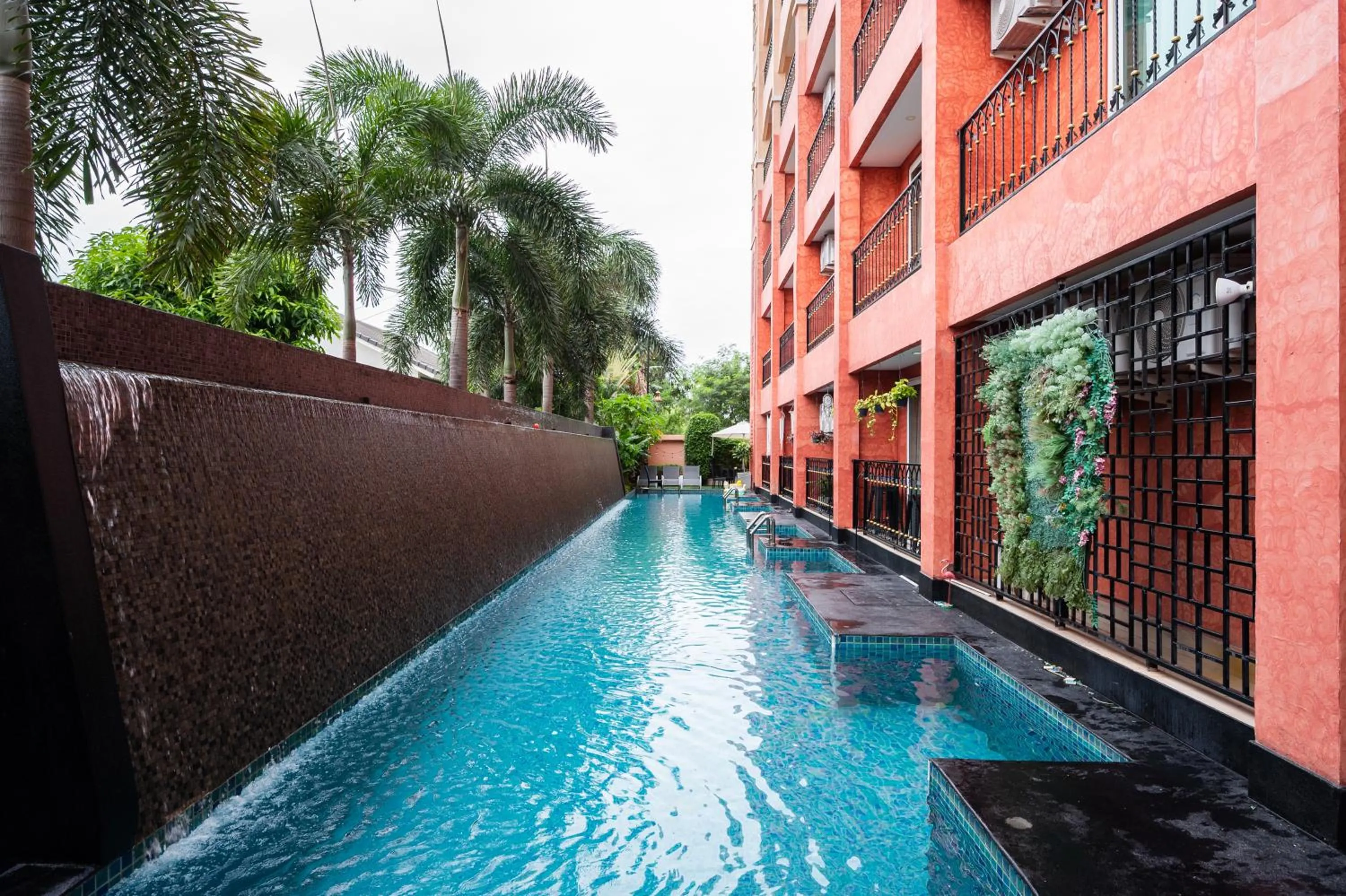 Swimming pool in Sonia residence - SHA Extra Plus