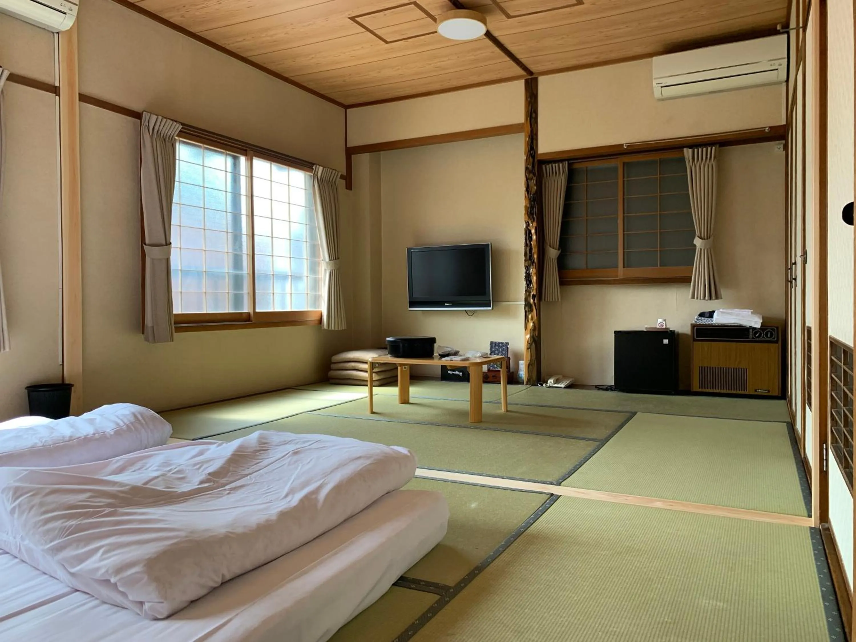 Photo of the whole room, Bed in Minshuku Kuwataniya
